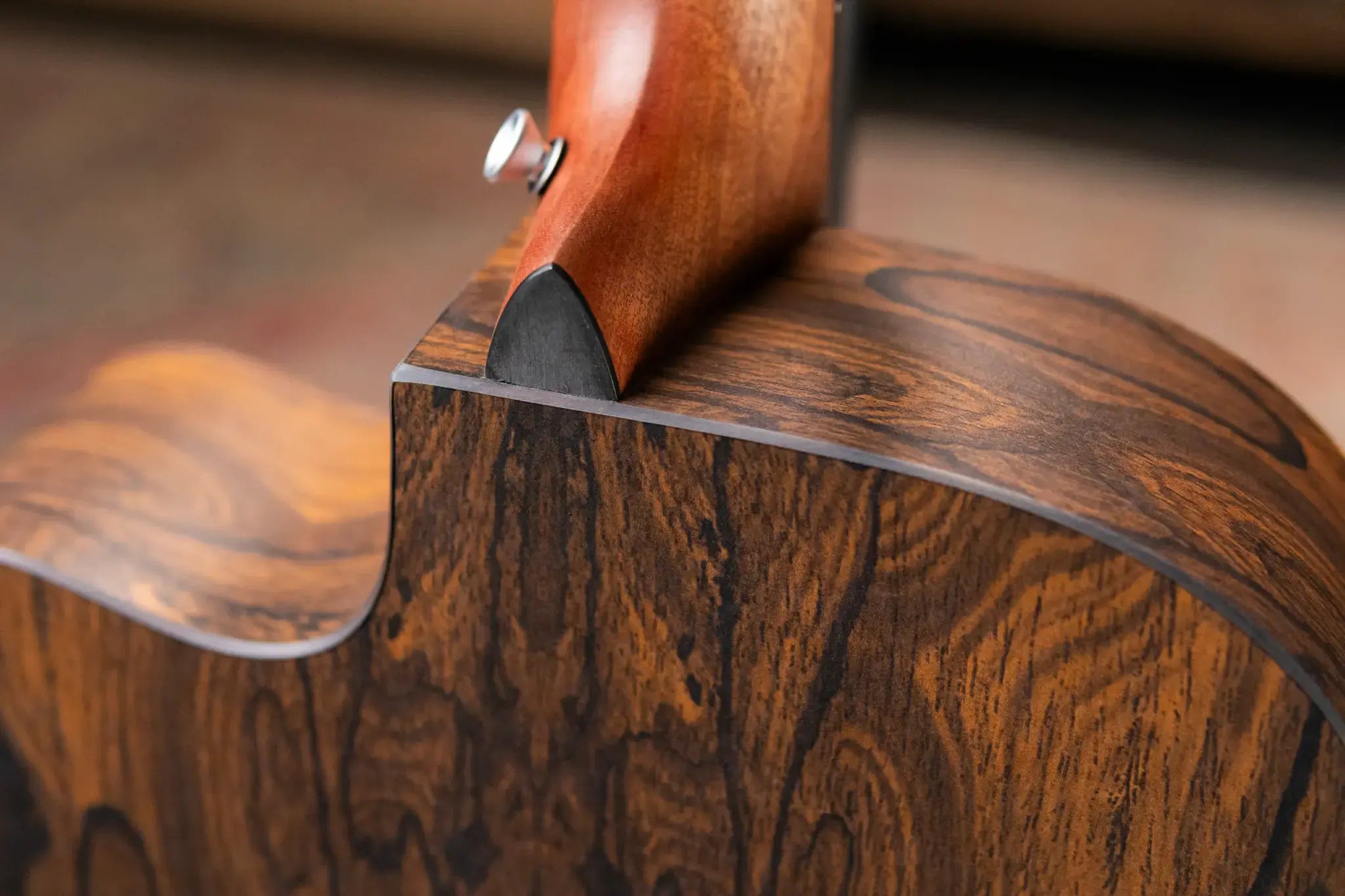 Martin OMC-X2E Ziricote Special Acoustic/Electric Guitar with Gig Bag