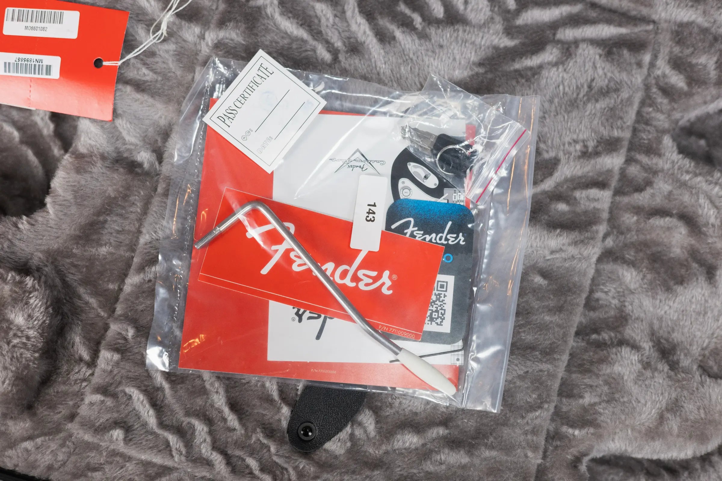 Fender Vintera II Road Worn '60s Stratocaster Electric Guitar, Maple Fingerboard - Black with Hardshell Case