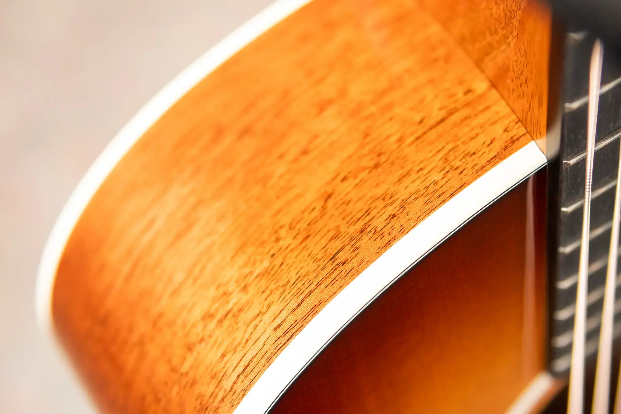 Taylor Gold Label 514e Super Auditorium Acoustic/Electric Guitar - Sunburst with Cream Pickguard and Hardshell Case