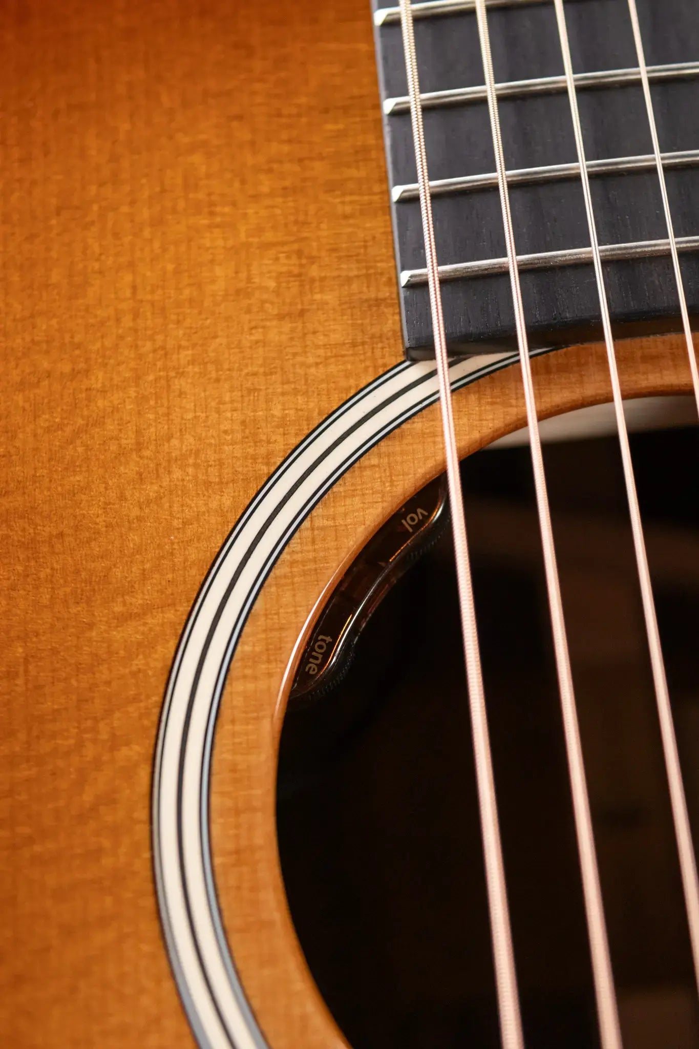 Taylor Gold Label 714e Super Auditorium Acoustic/Electric Guitar - Sunburst with Cream Pickguard and Hardshell Case