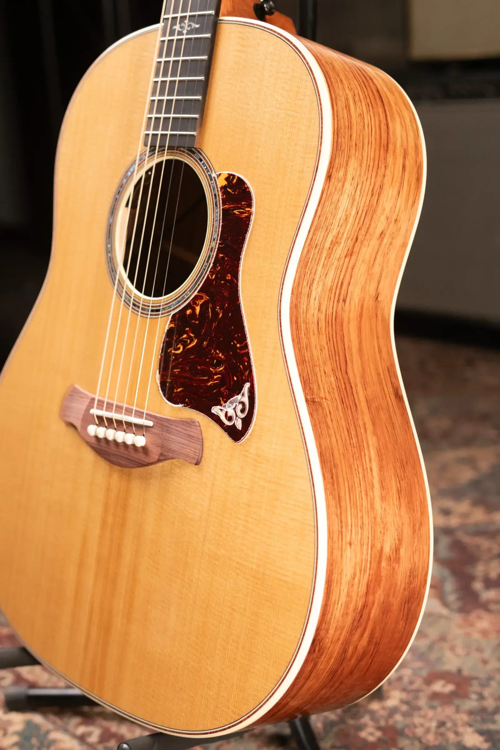 Taylor Gold Label 817e Grand Pacific Acoustic/Electric Guitar - Natural Top with Hardshell Case
