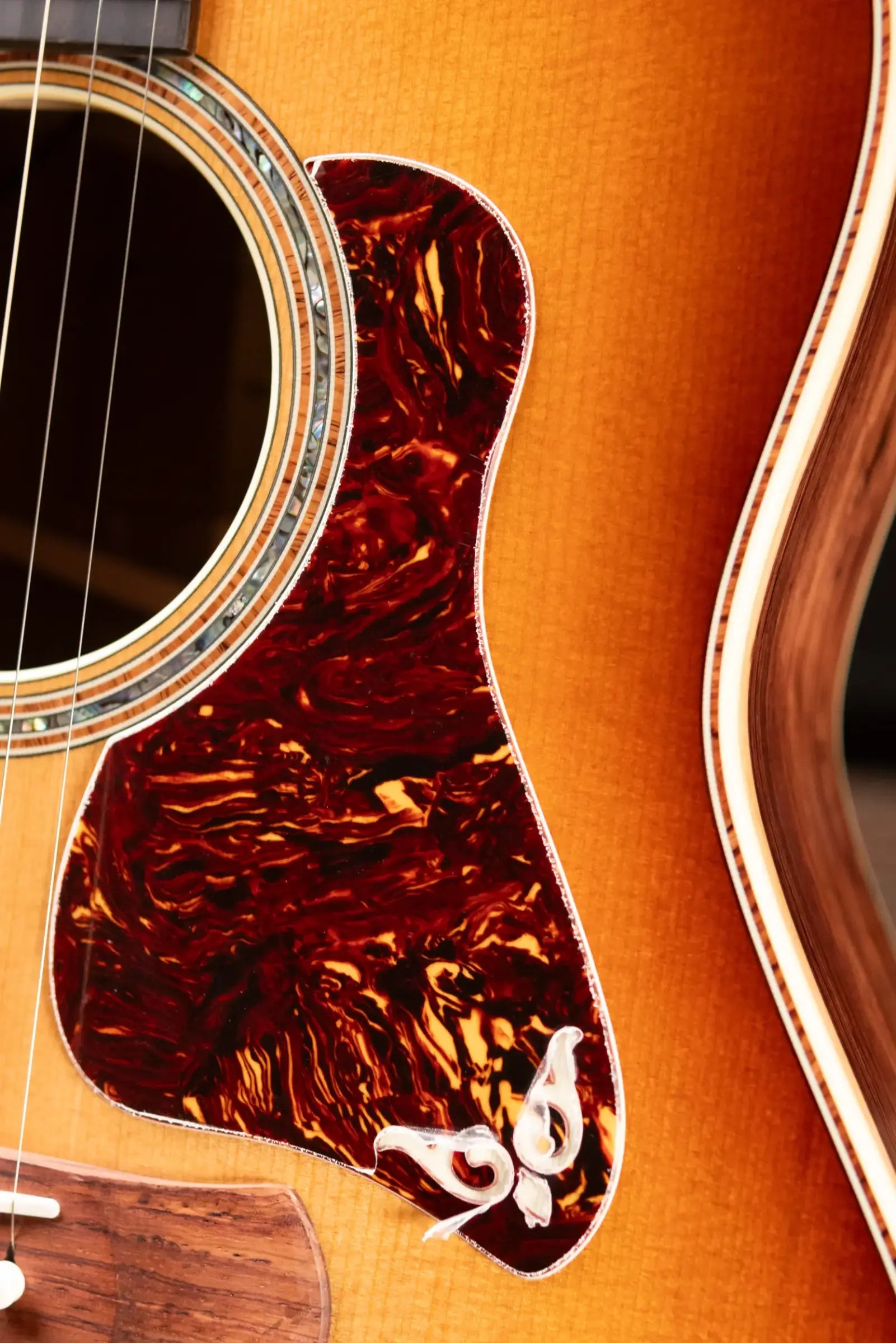 Taylor Gold Label 817e Grand Pacific Acoustic/Electric Guitar - Sunburst Top with Hardshell Case