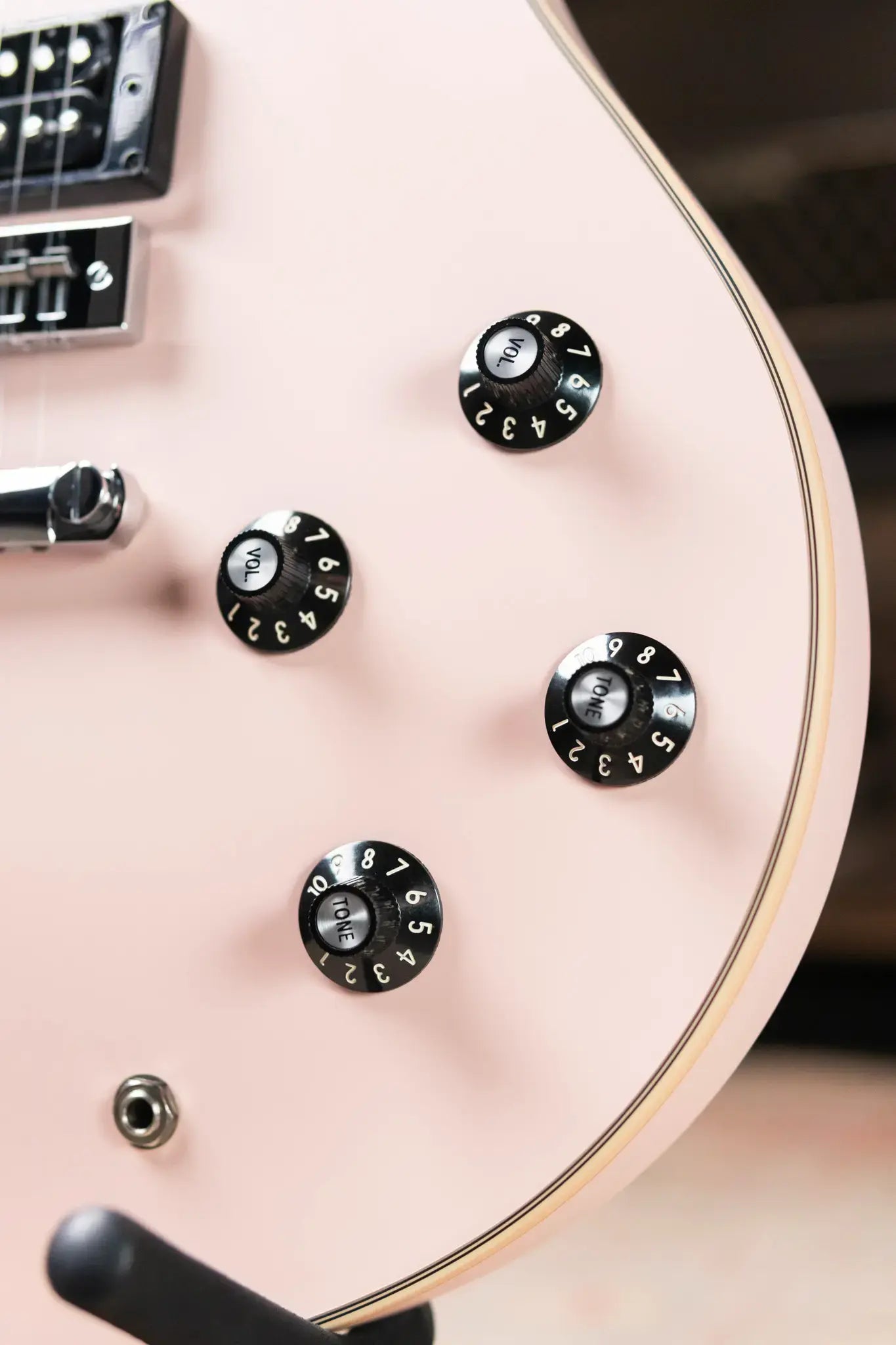 EVH Limited Edition SA-126 Special, Ebony Fingerboard Electric Guitar - Satin Shell Pink with Ivory Case