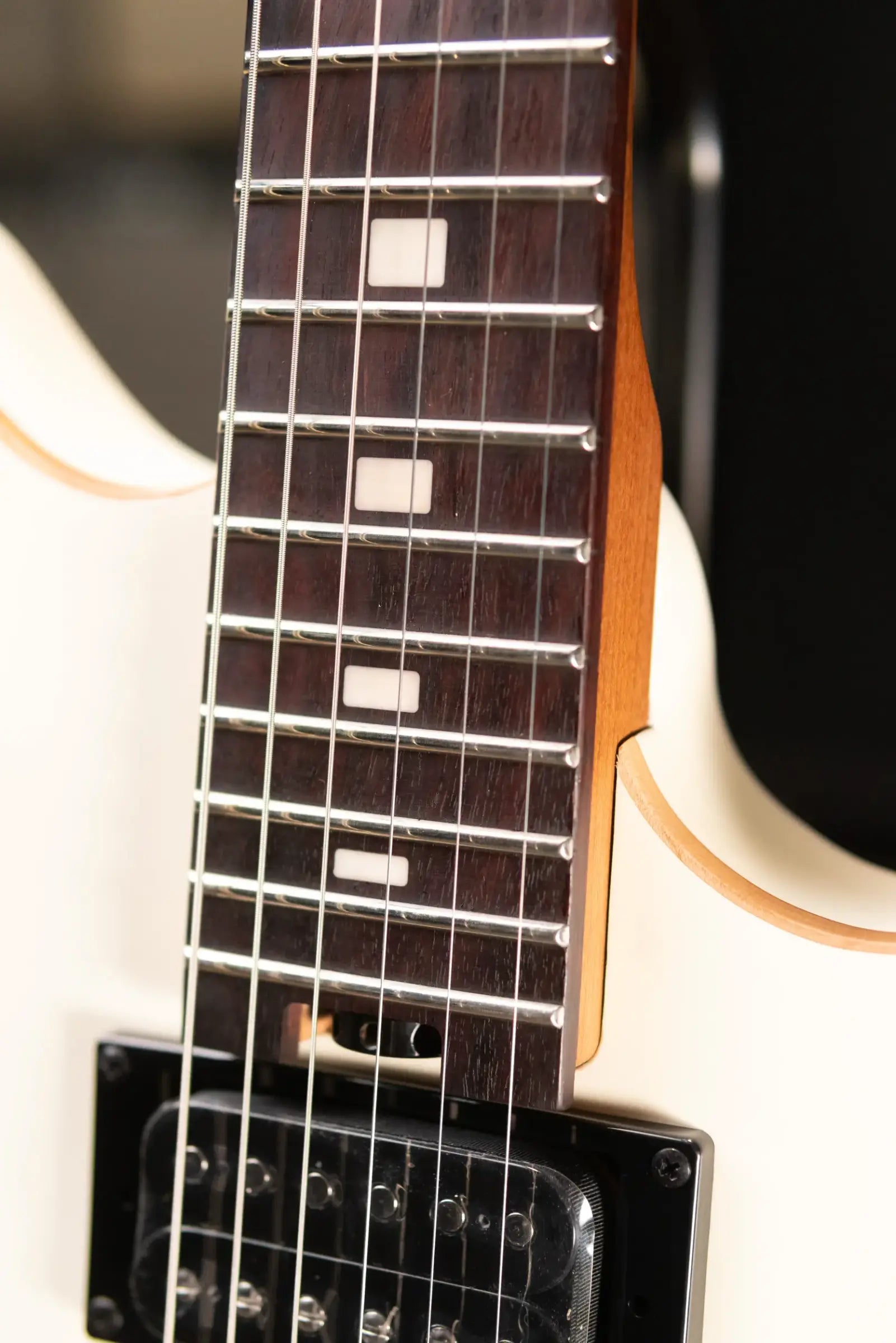 EVH SA-126 Standard Semi-Hollow Electric Guitar - Satin Vintage White