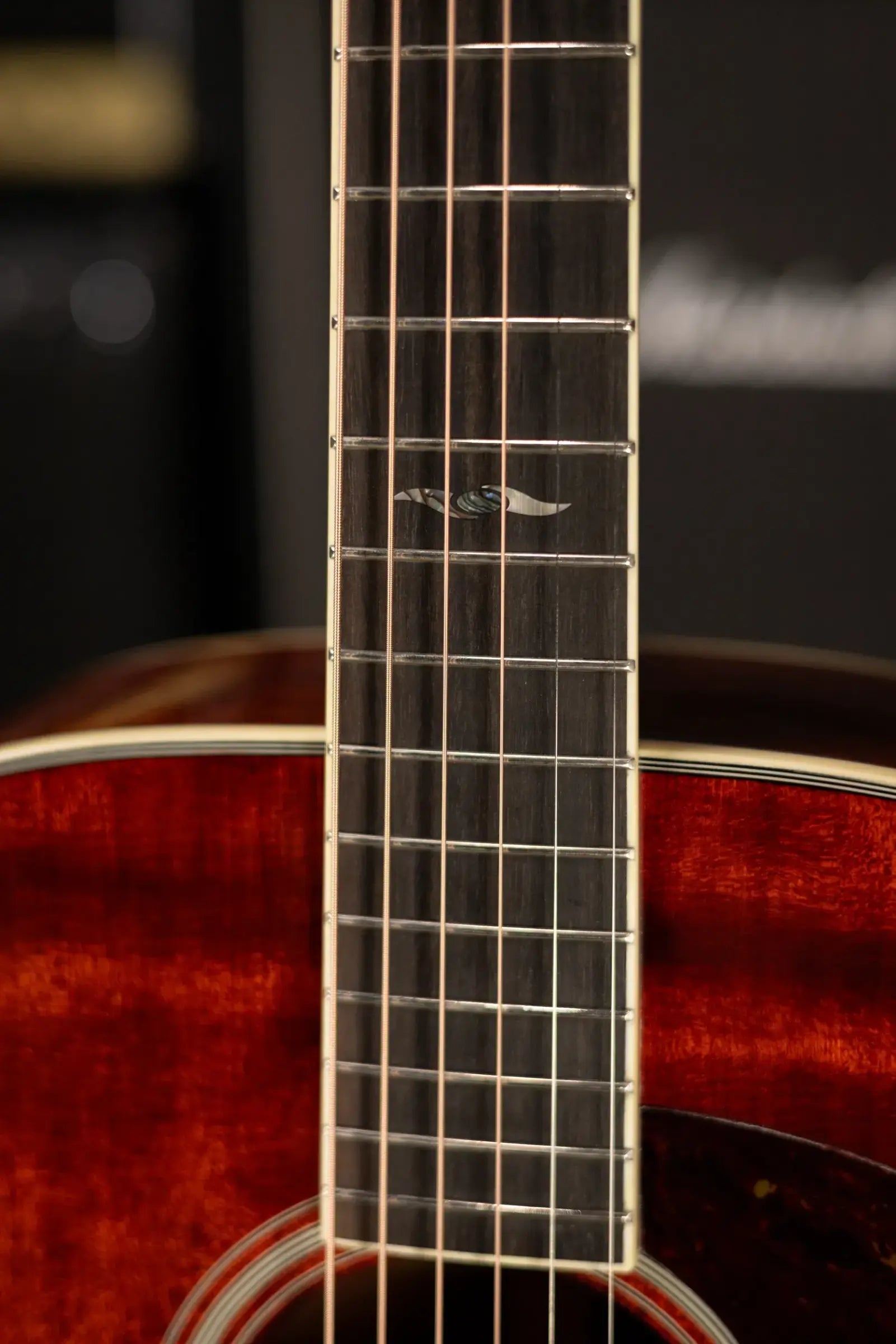 Eastman AC330E-CLA Jumbo Acoustic/Electric Guitar - Classic with Hardshell Case
