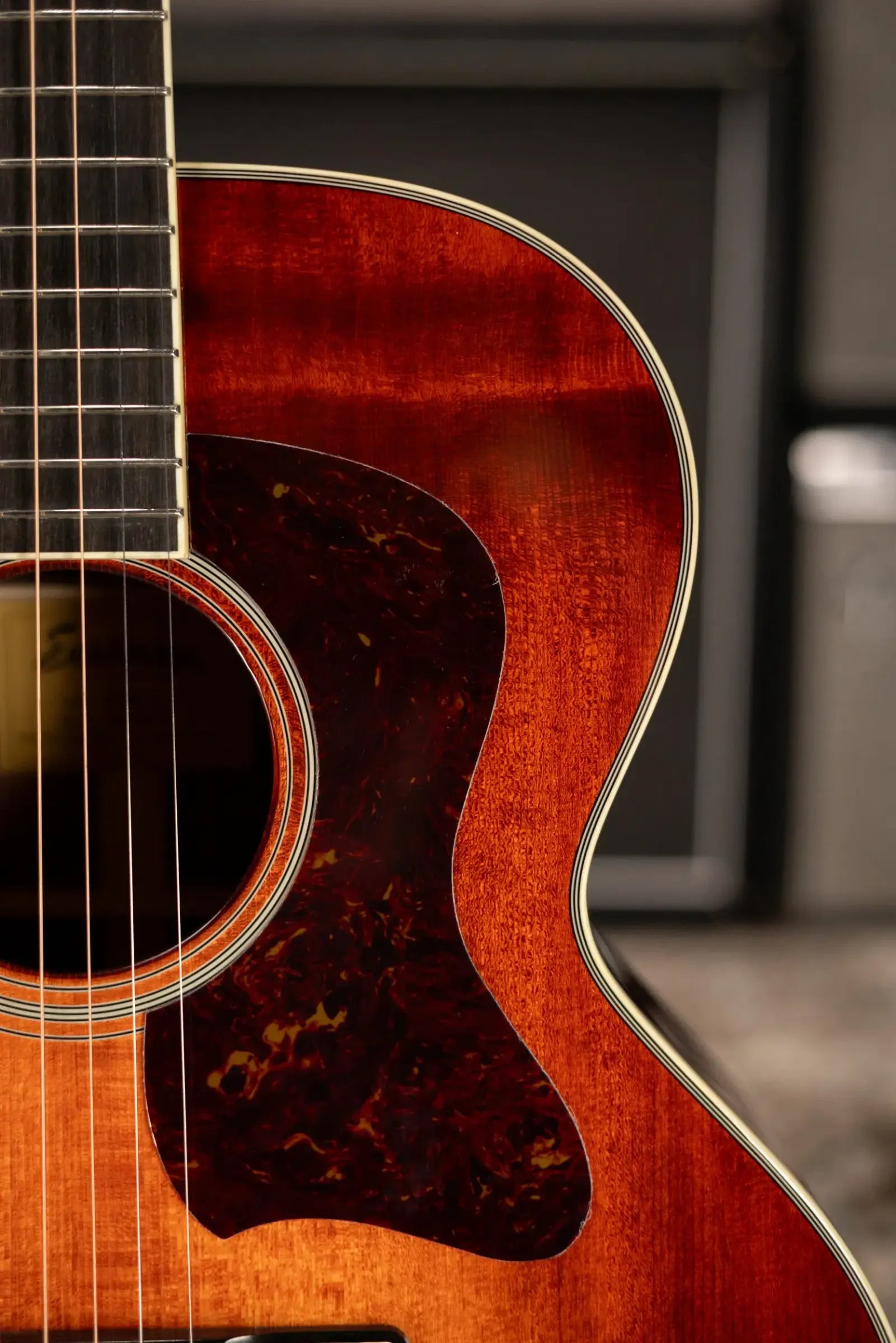 Eastman AC330E-CLA Jumbo Acoustic/Electric Guitar - Classic with Hardshell Case