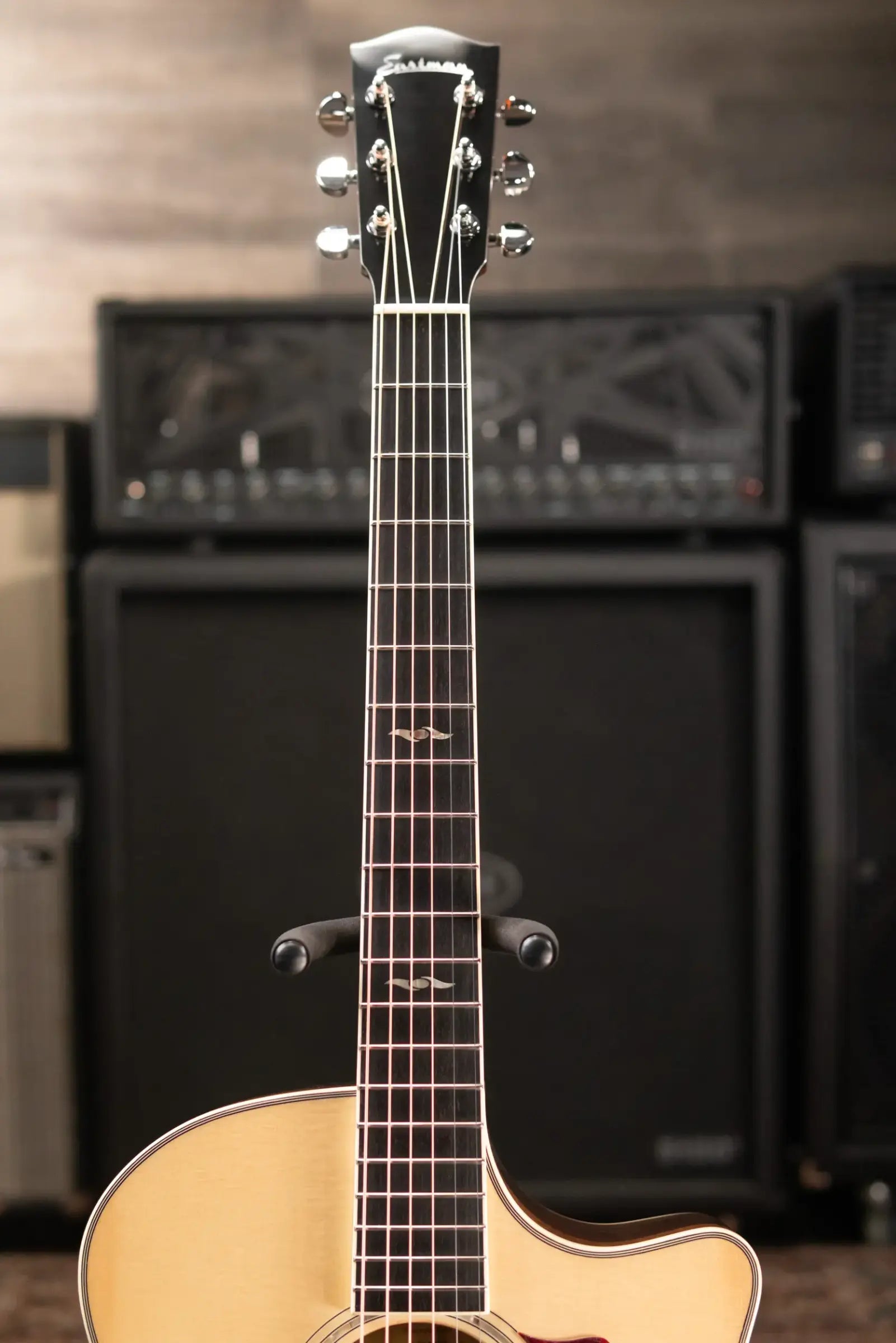 Eastman AC422CE-AE Acoustic/Electric Guitar with Hardshell Case