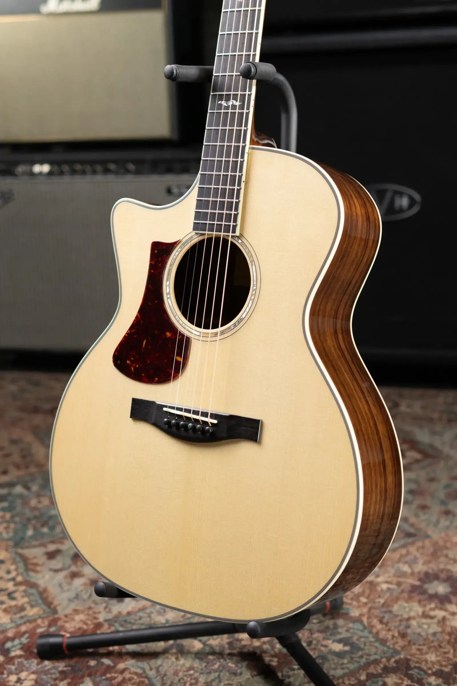 Eastman AC422LCE Left-Handed Grand Auditorium Acoustic/Electric Guitar with Hardshell Case