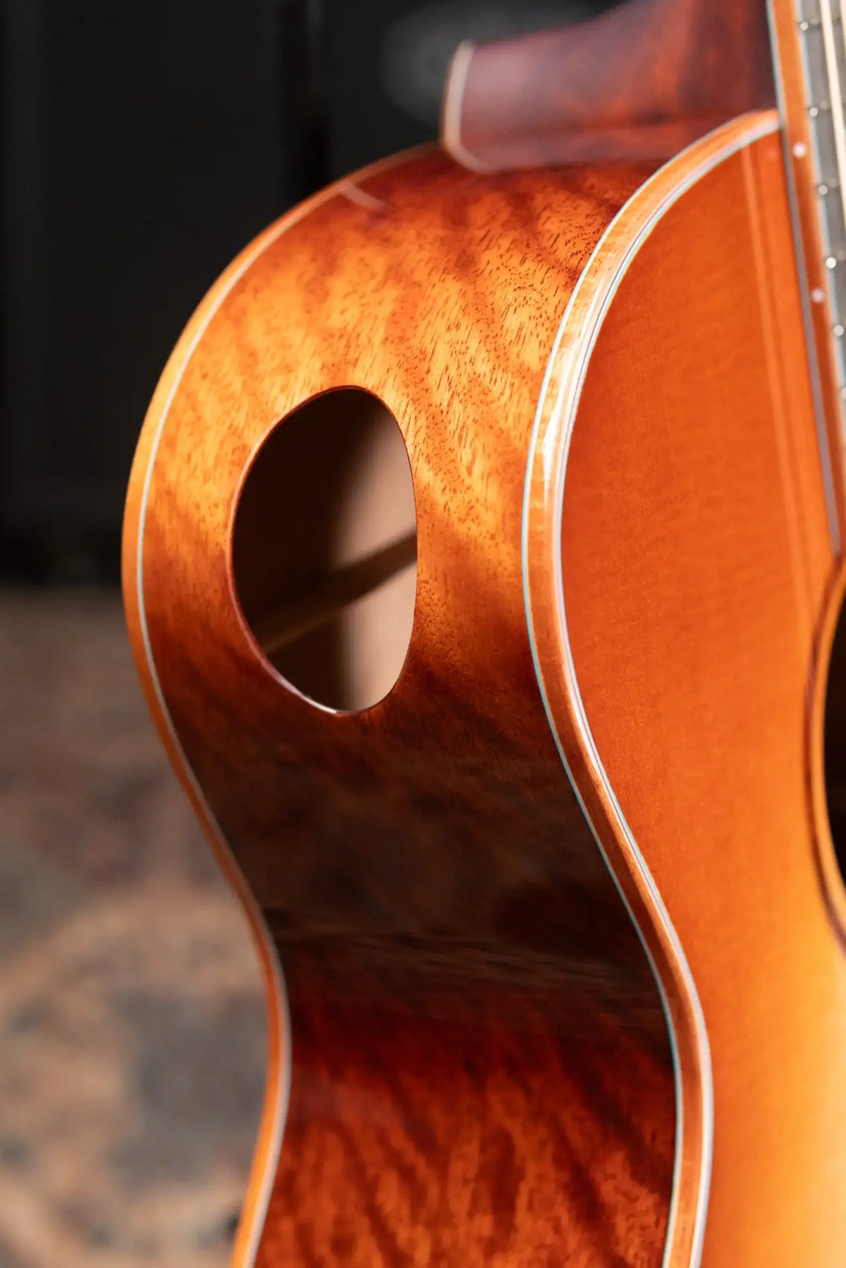 Eastman AC522CE-GB Grand Auditorium Acoustic/Electric Guitar - Goldburst with Hardshell Case