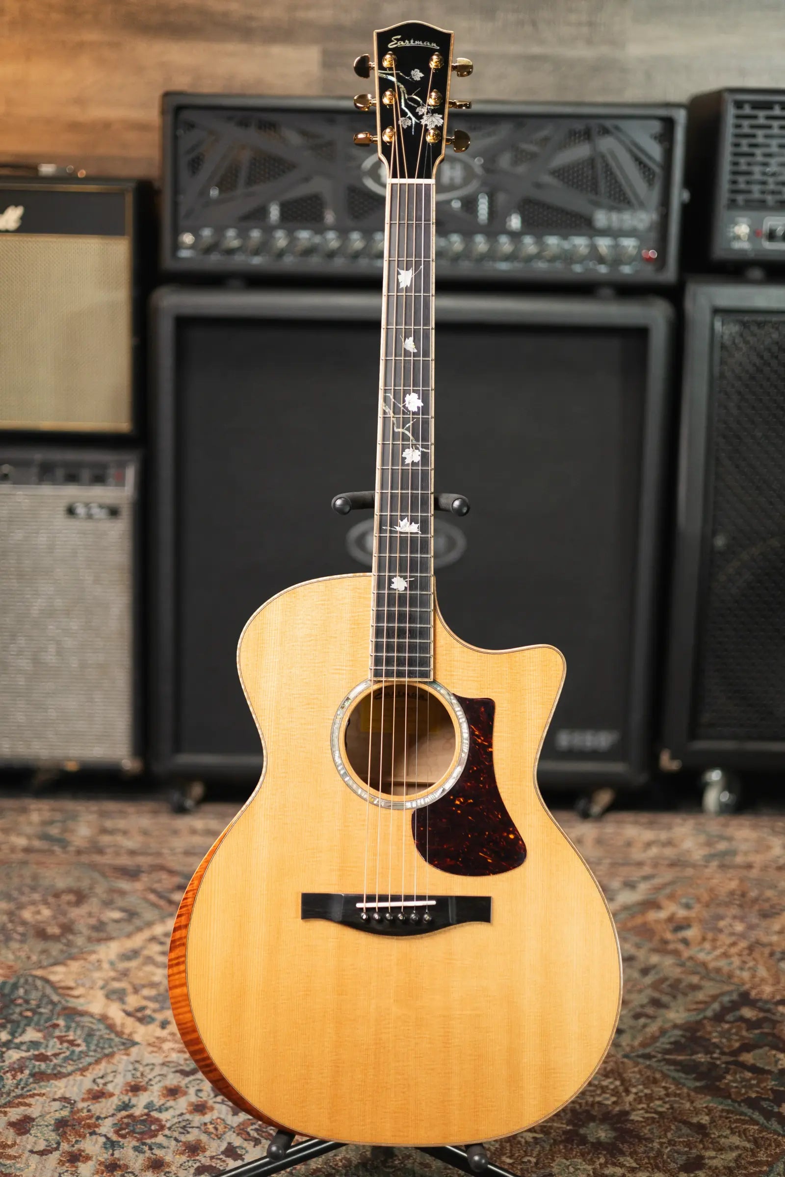 Eastman AC622CE Acoustic/Electric Guitar with Hardshell Case