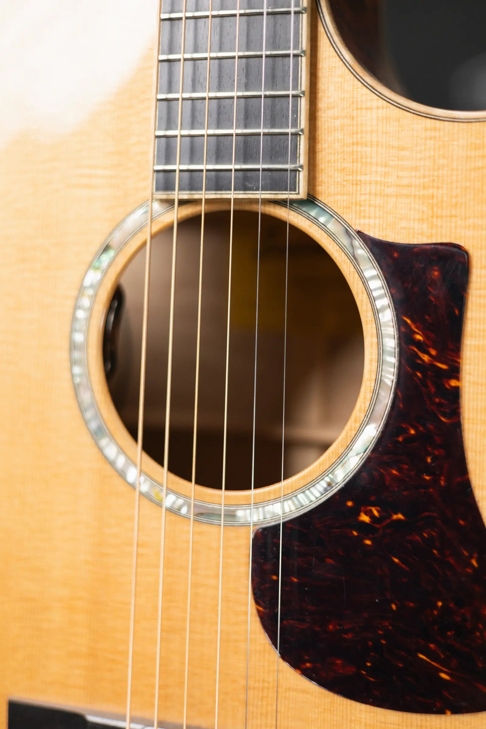 Eastman AC622CE Acoustic/Electric Guitar with Hardshell Case