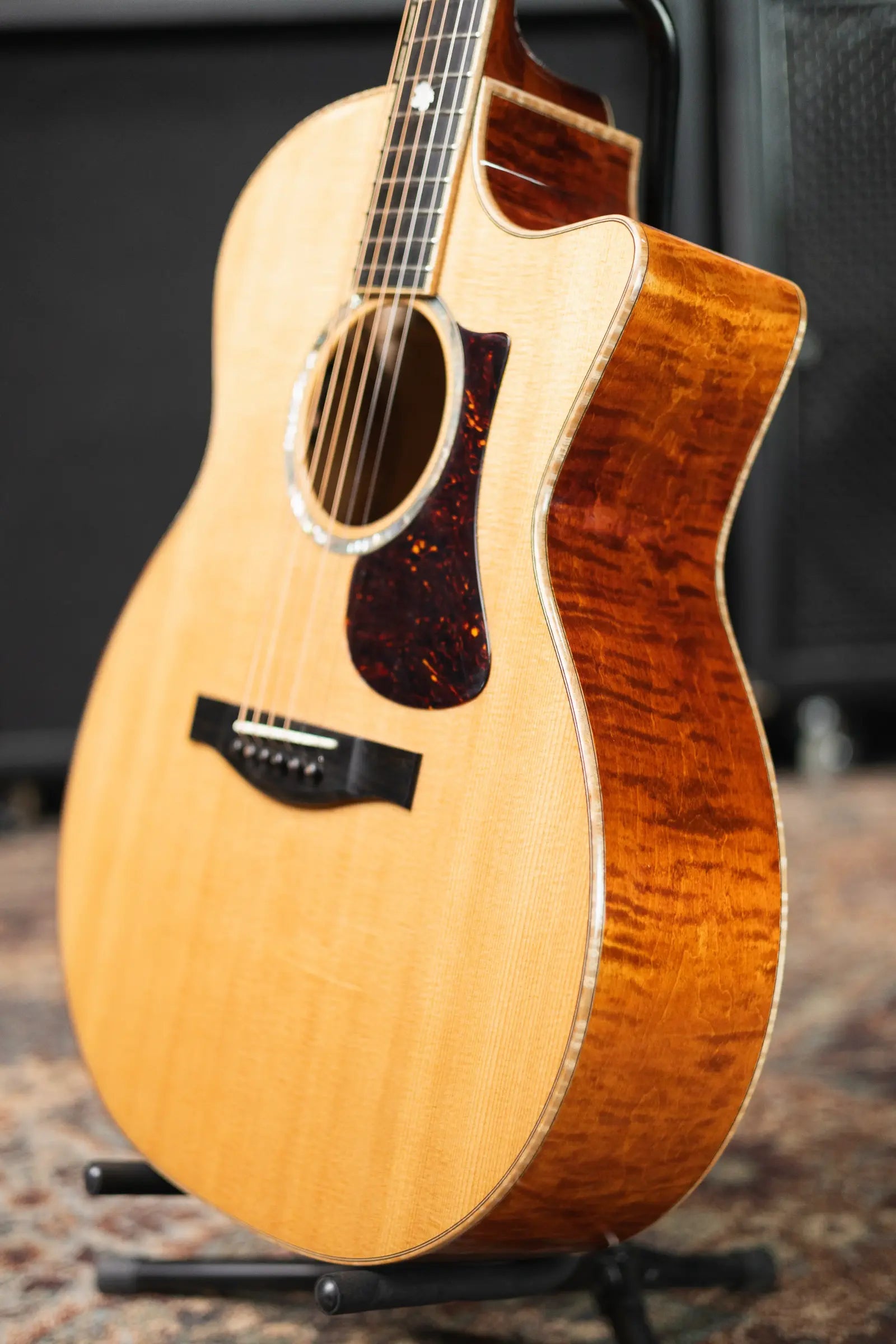 Eastman AC622CE Acoustic/Electric Guitar with Hardshell Case