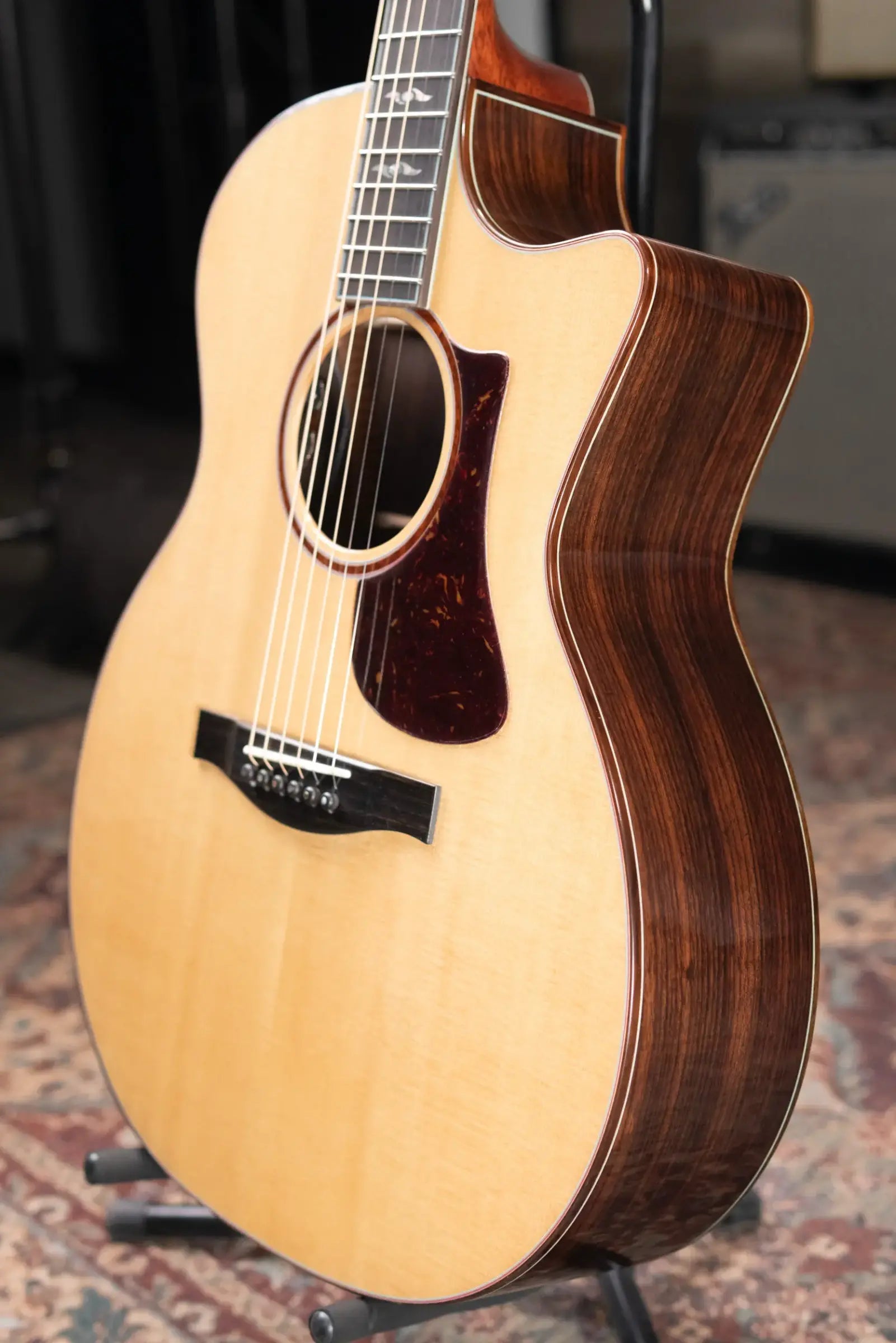 Eastman AC722ce Grand Auditorium Acoustic/Electric Guitar with Hardshell Case