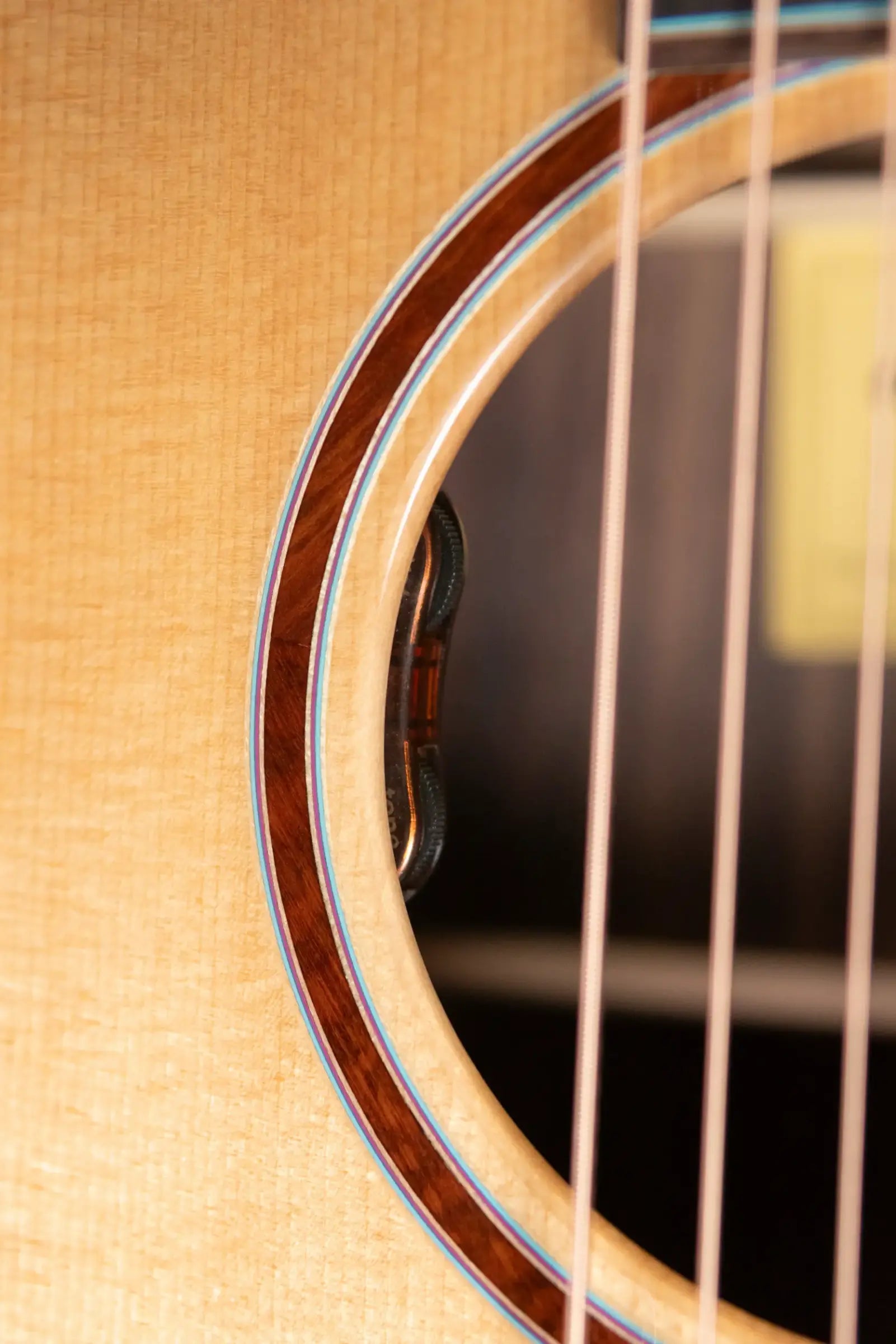 Eastman AC722ce Grand Auditorium Acoustic/Electric Guitar with Hardshell Case