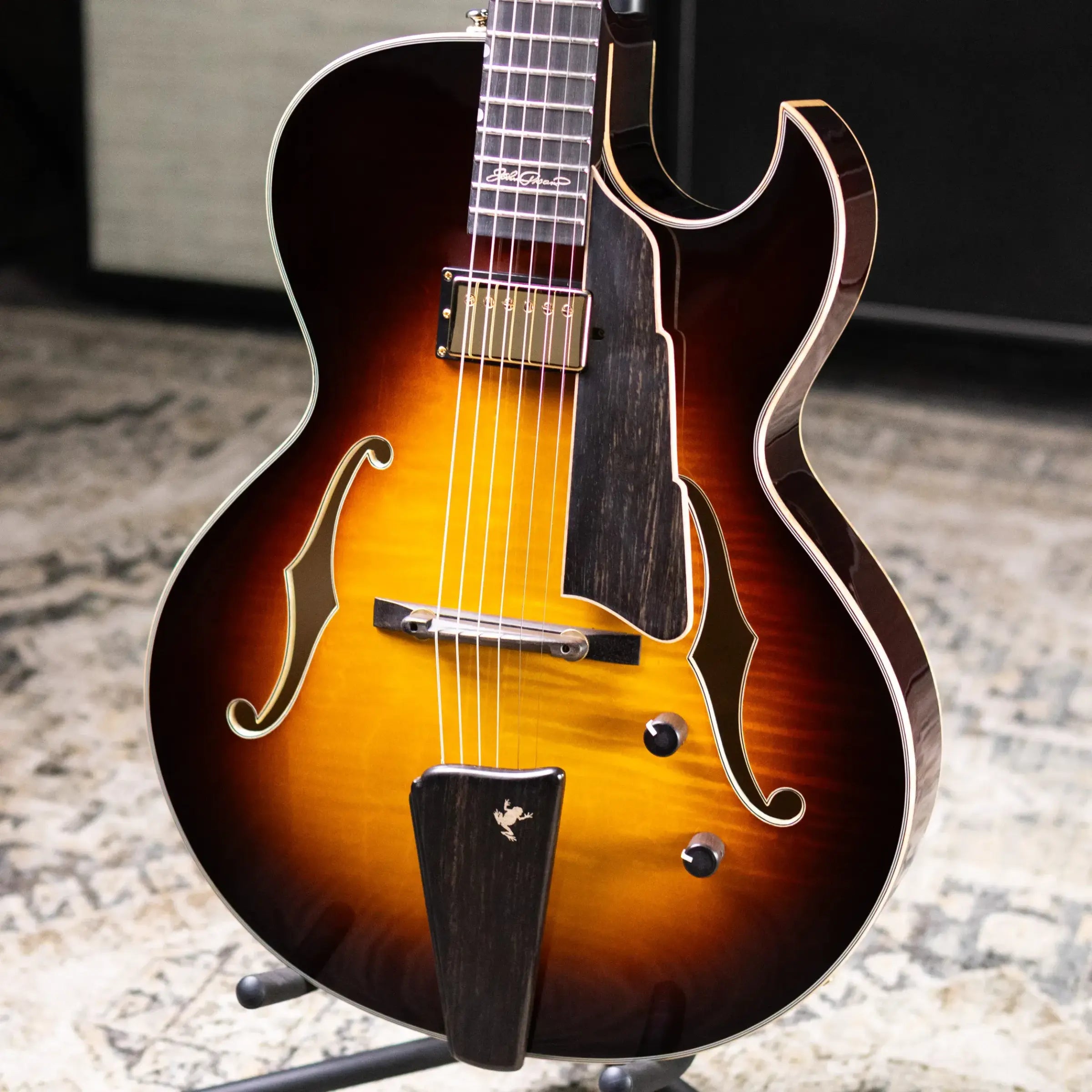 Eastman AR480CE-SB John Pisano Signature Archtop Hollowbody Electric Guitar - Sunburst with Hardshell Case
