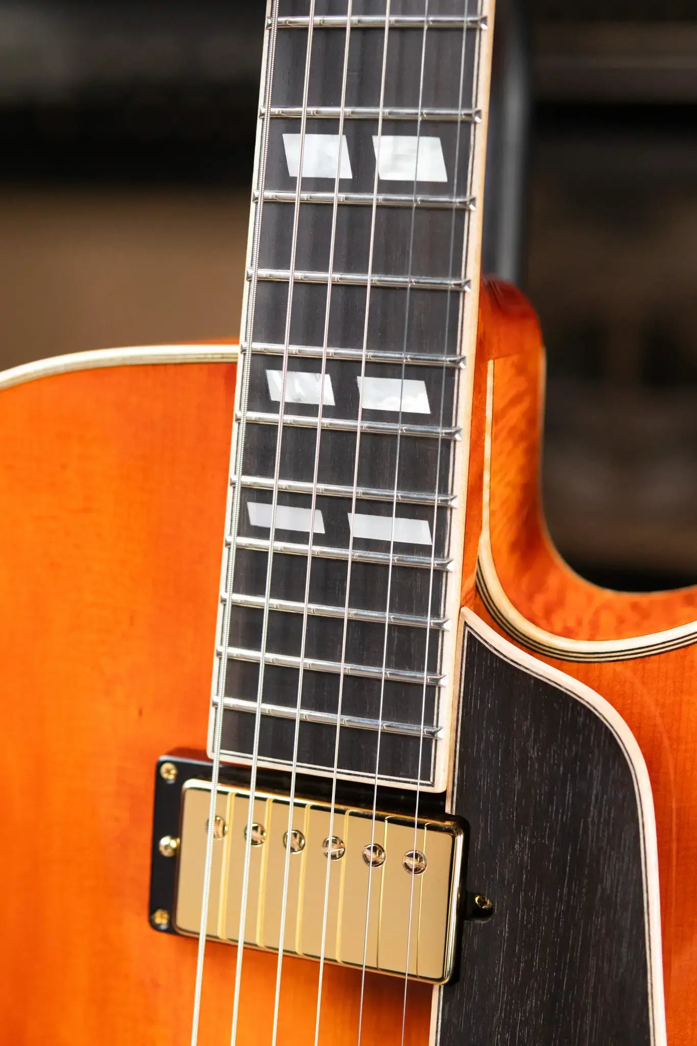 Eastman AR580CE-HB Archtop Electric Guitar - Honey Burst with Hardshell Case