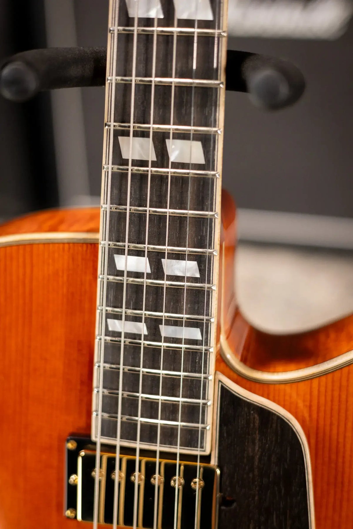 Eastman AR580CE-HB Archtop Electric Guitar - Honey Burst with Hardshell Case