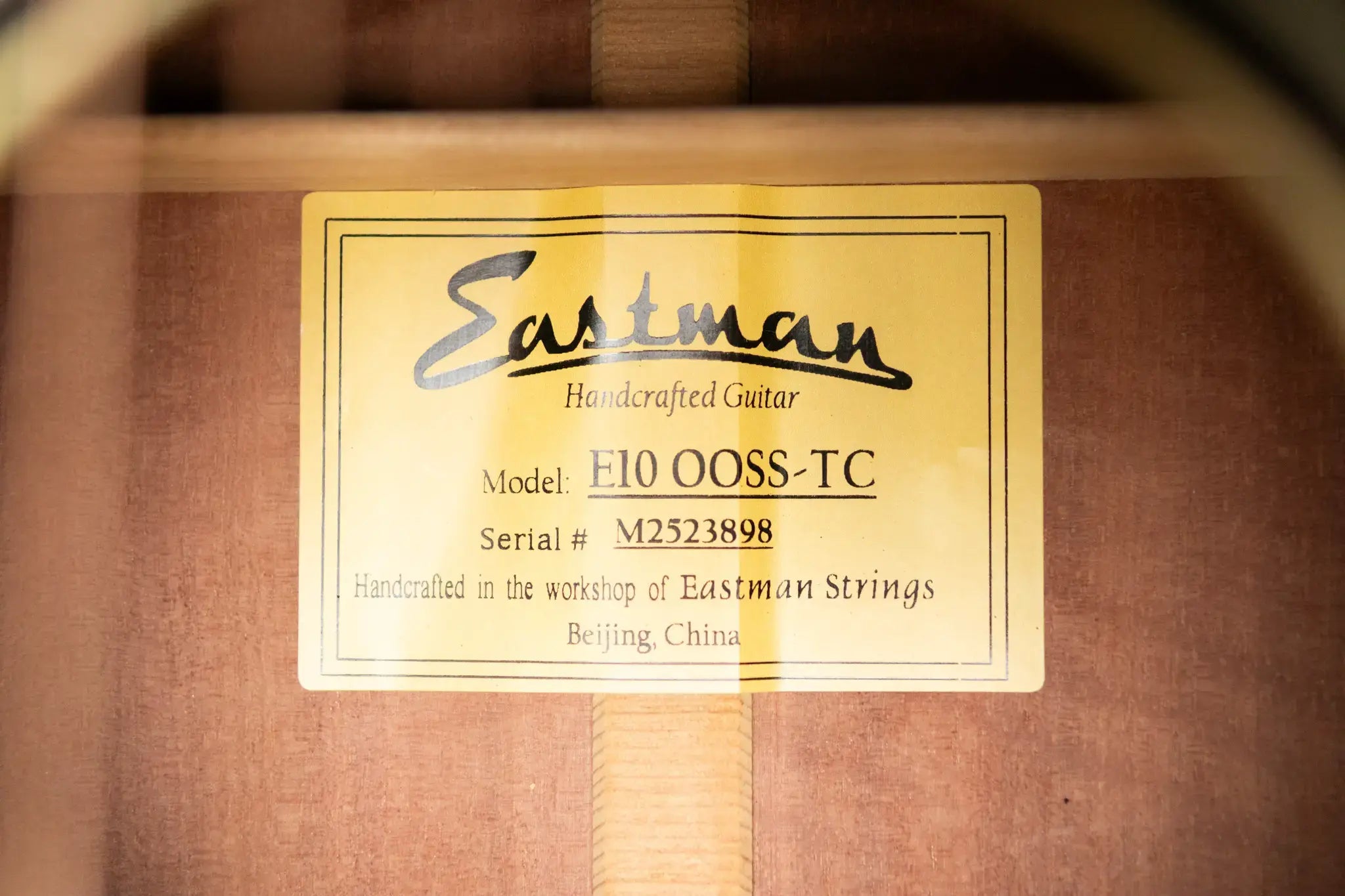 Eastman E10 OOSS-TC Acoustic Guitar - Sunburst with Hardshell Case