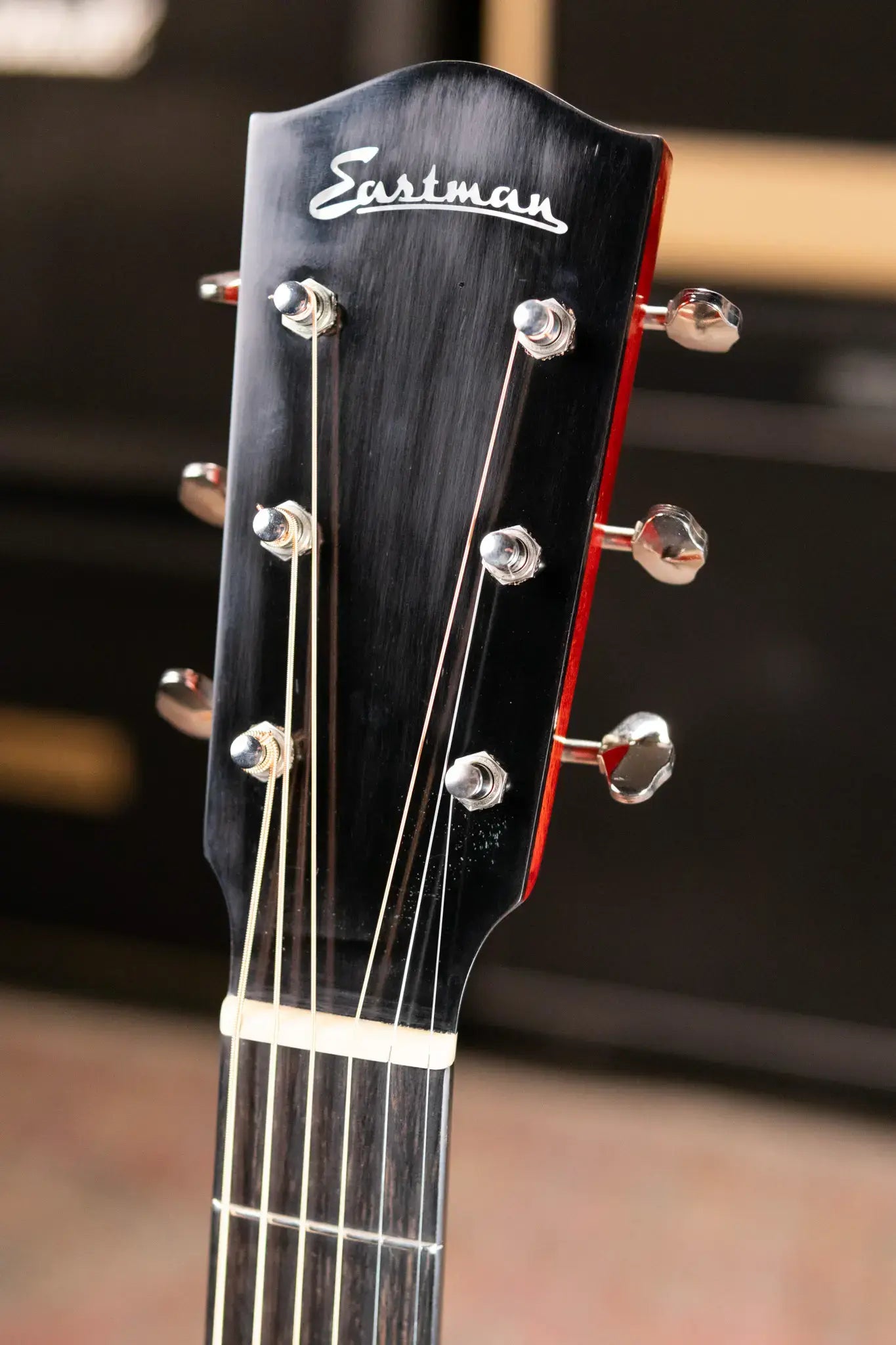 Eastman E10OOSS/V Slope Shoulder Acoustic Guitar - Antique Varnish with Hardshell Case