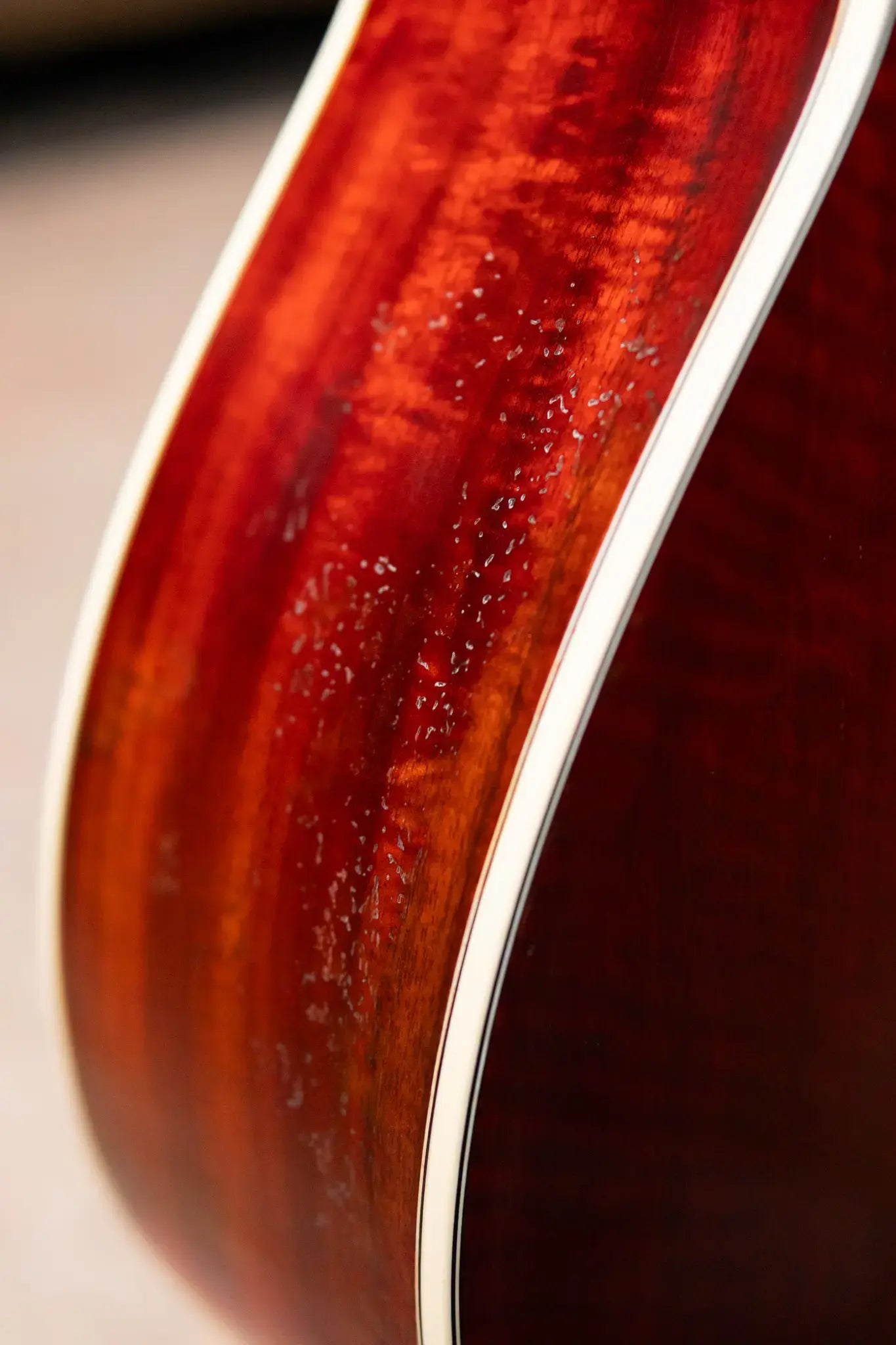 Eastman E10OOSS/V Slope Shoulder Acoustic Guitar - Antique Varnish with Hardshell Case