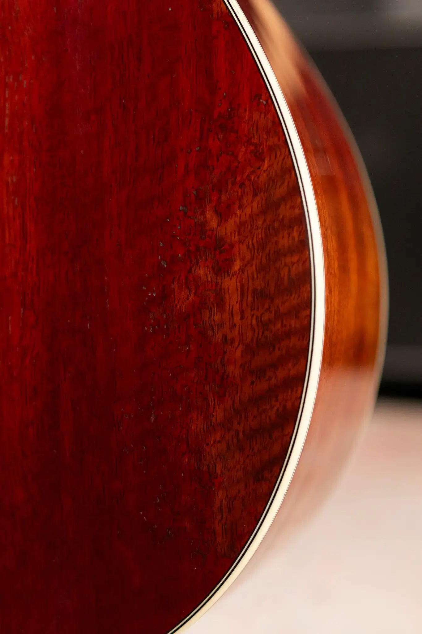 Eastman E10OOSS/V Slope Shoulder Acoustic Guitar - Antique Varnish with Hardshell Case