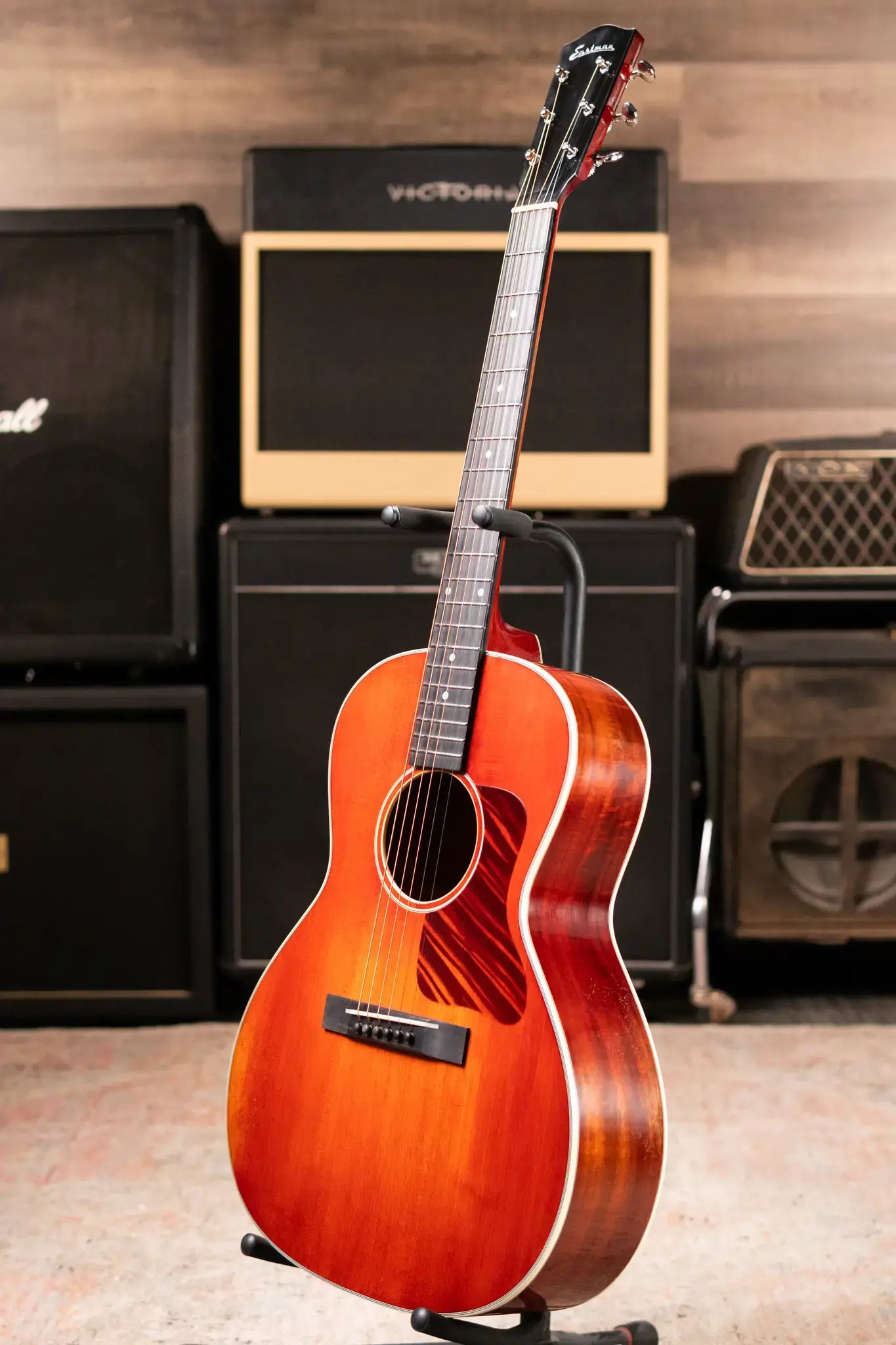 Eastman E10OOSS/V Slope Shoulder Acoustic Guitar - Antique Varnish with Hardshell Case