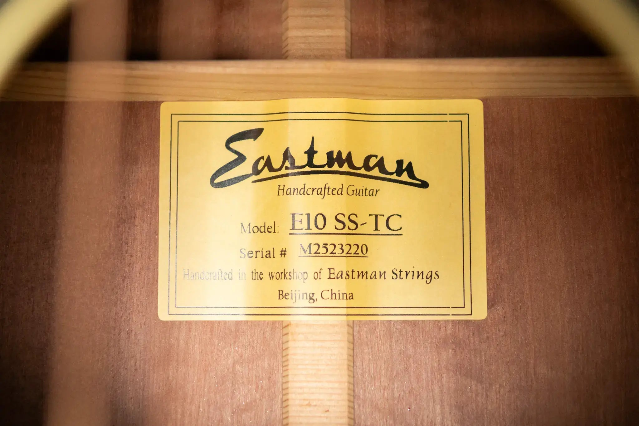 Eastman E10SS-TC Dreadnought Acoustic Guitar - Sunburst with Hardshell Case