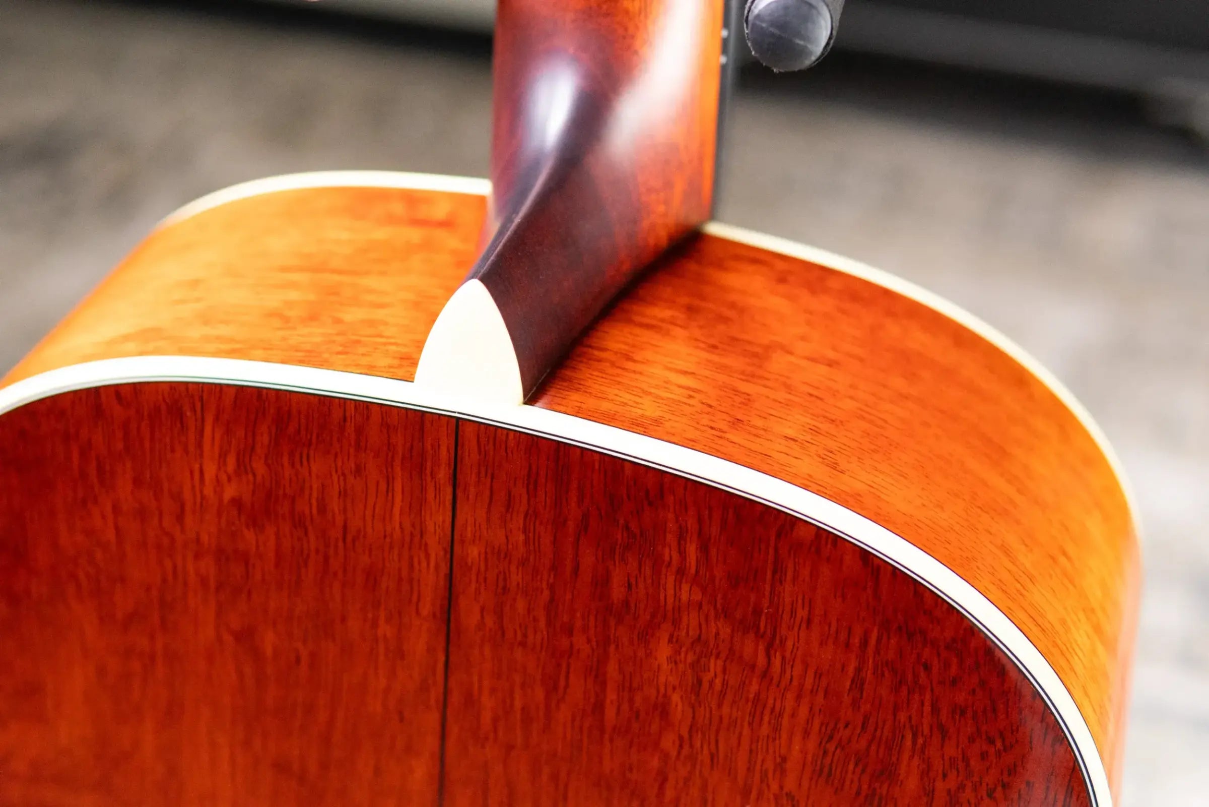 Eastman E10SS-TC Thermo-Cured Dreadnought Acoustic Guitar - Sunburst with Hardshell Case