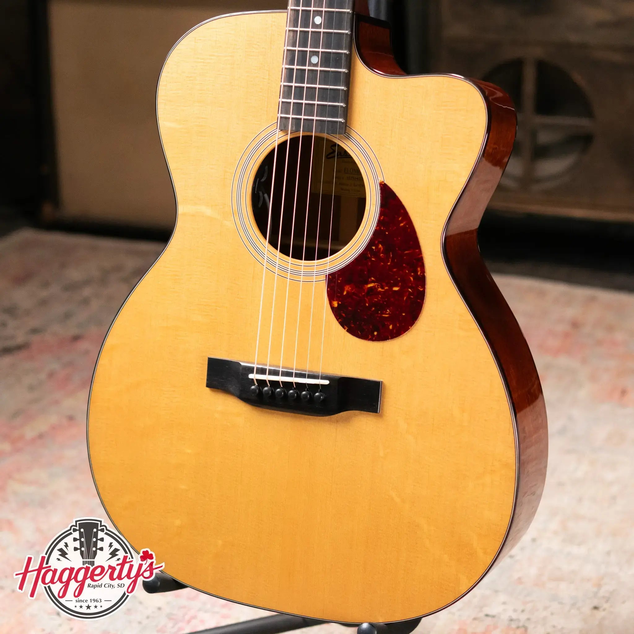 Eastman E1OMCE-DLX Acoustic/Electric Guitar