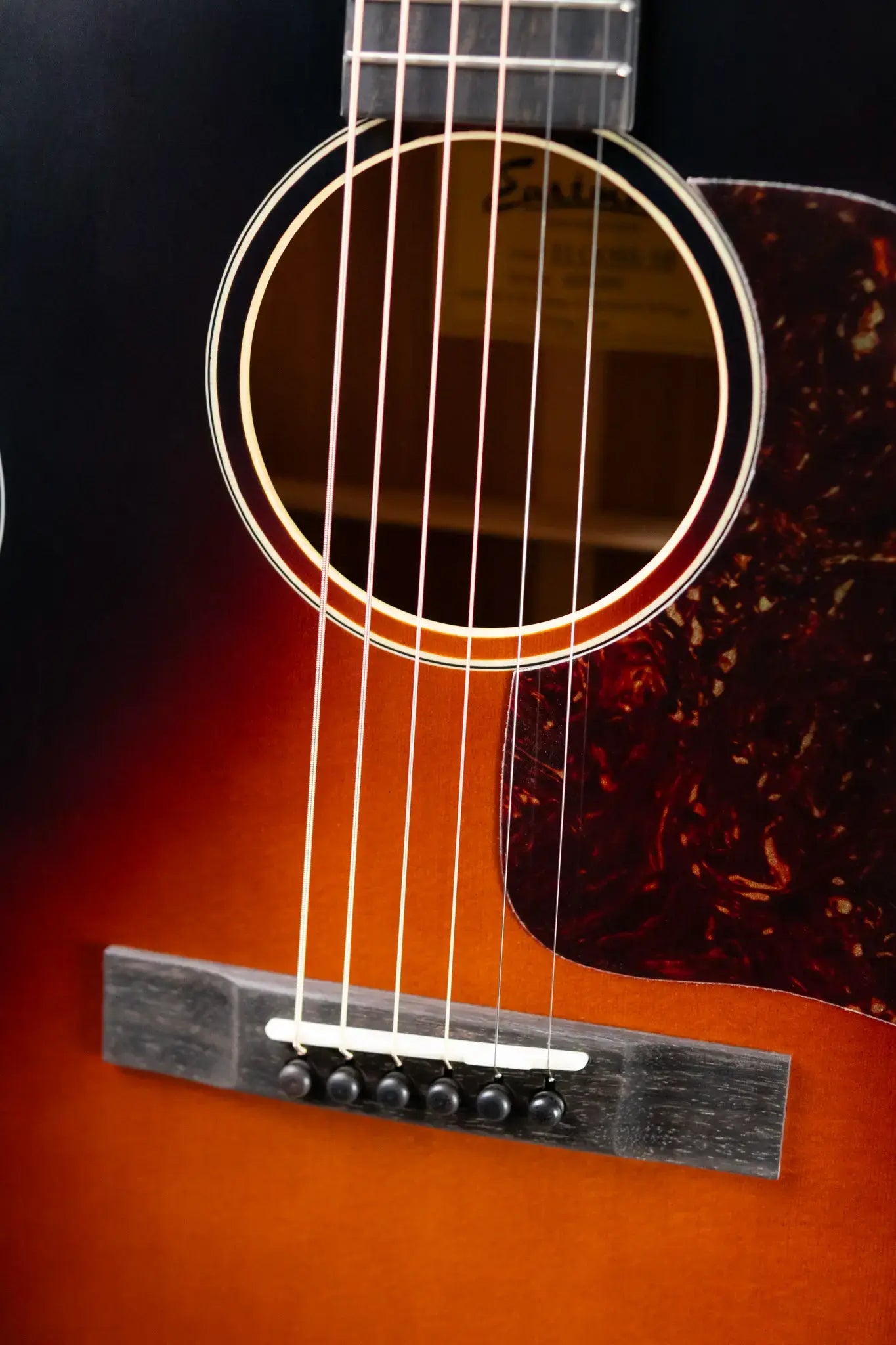 Eastman E1OOSS-SB Acoustic Guitar - Sunburst with Gig Bag