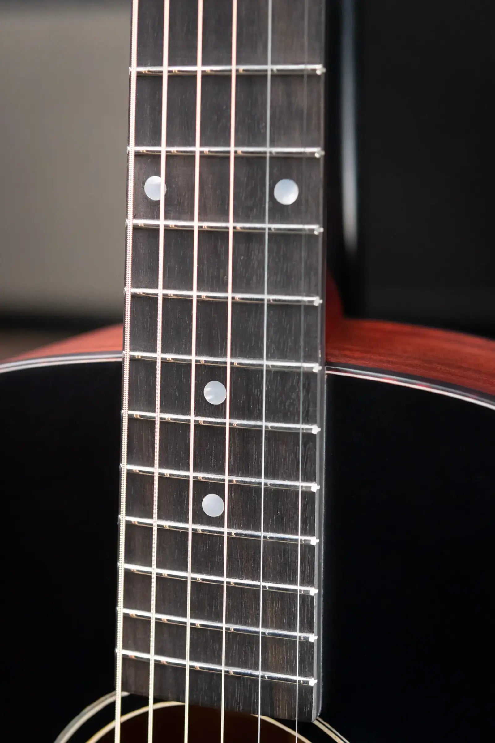 Eastman E1OOSS-SB Acoustic Guitar - Sunburst with Gig Bag