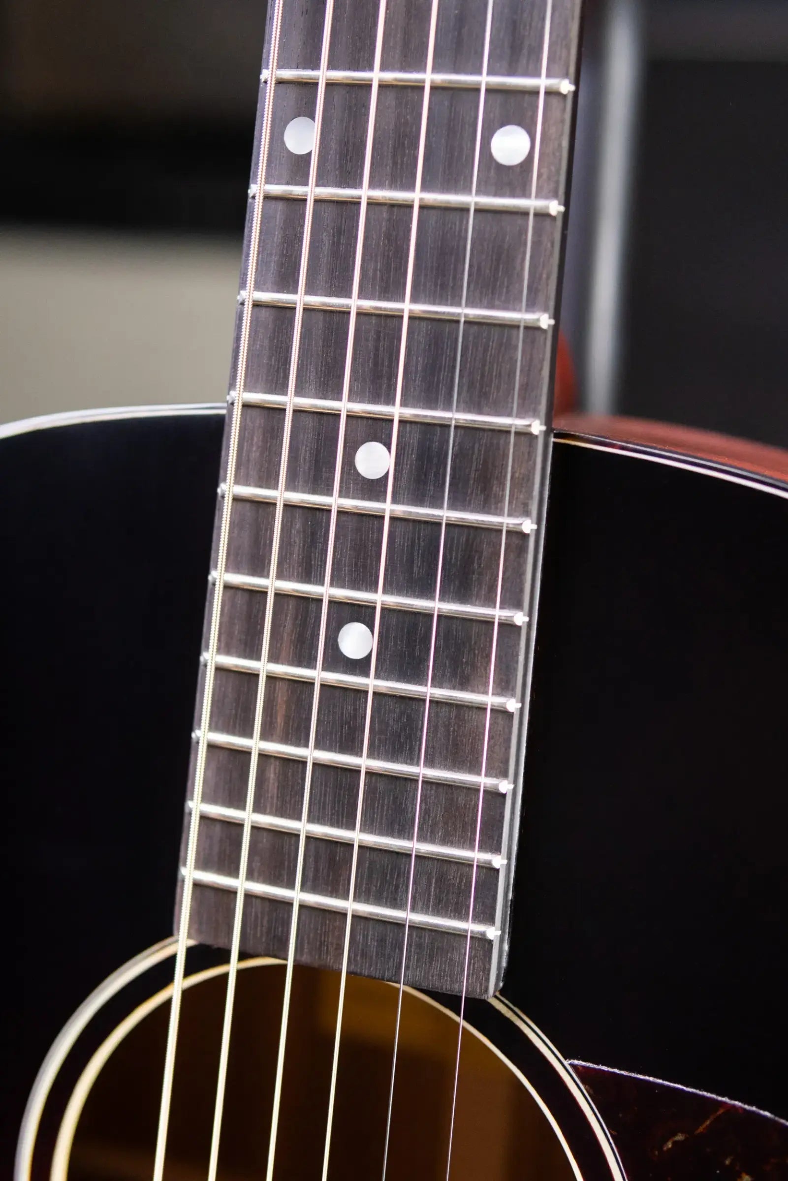 Eastman E1OOSS-SB Acoustic Guitar - Sunburst with Gig Bag