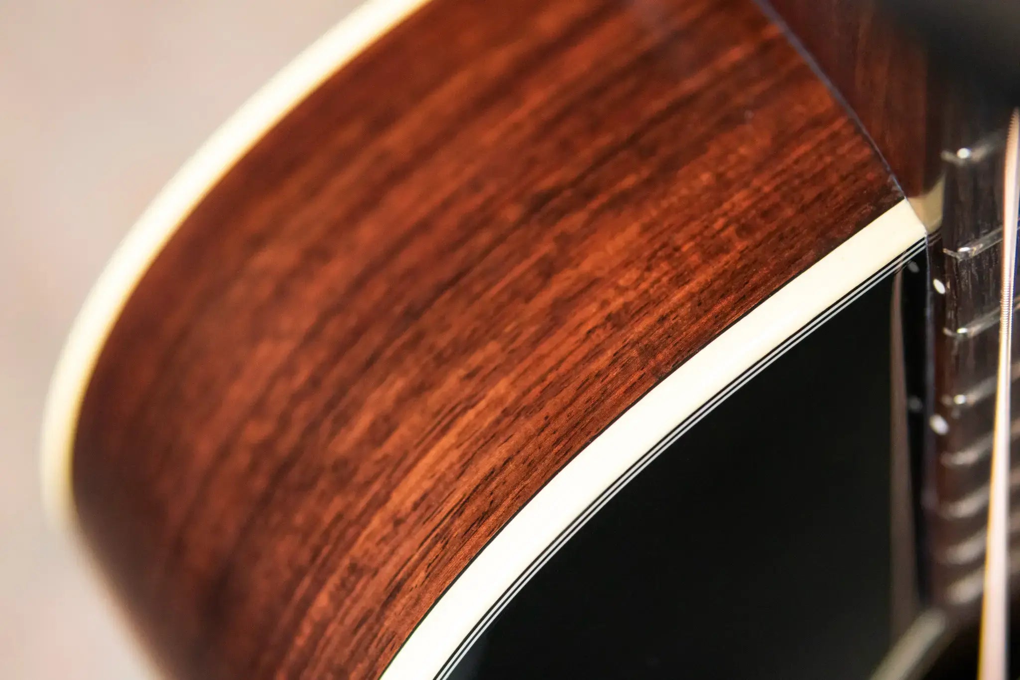 Eastman E20SS-TC Dreadnought Acoustic with Hardshell Case