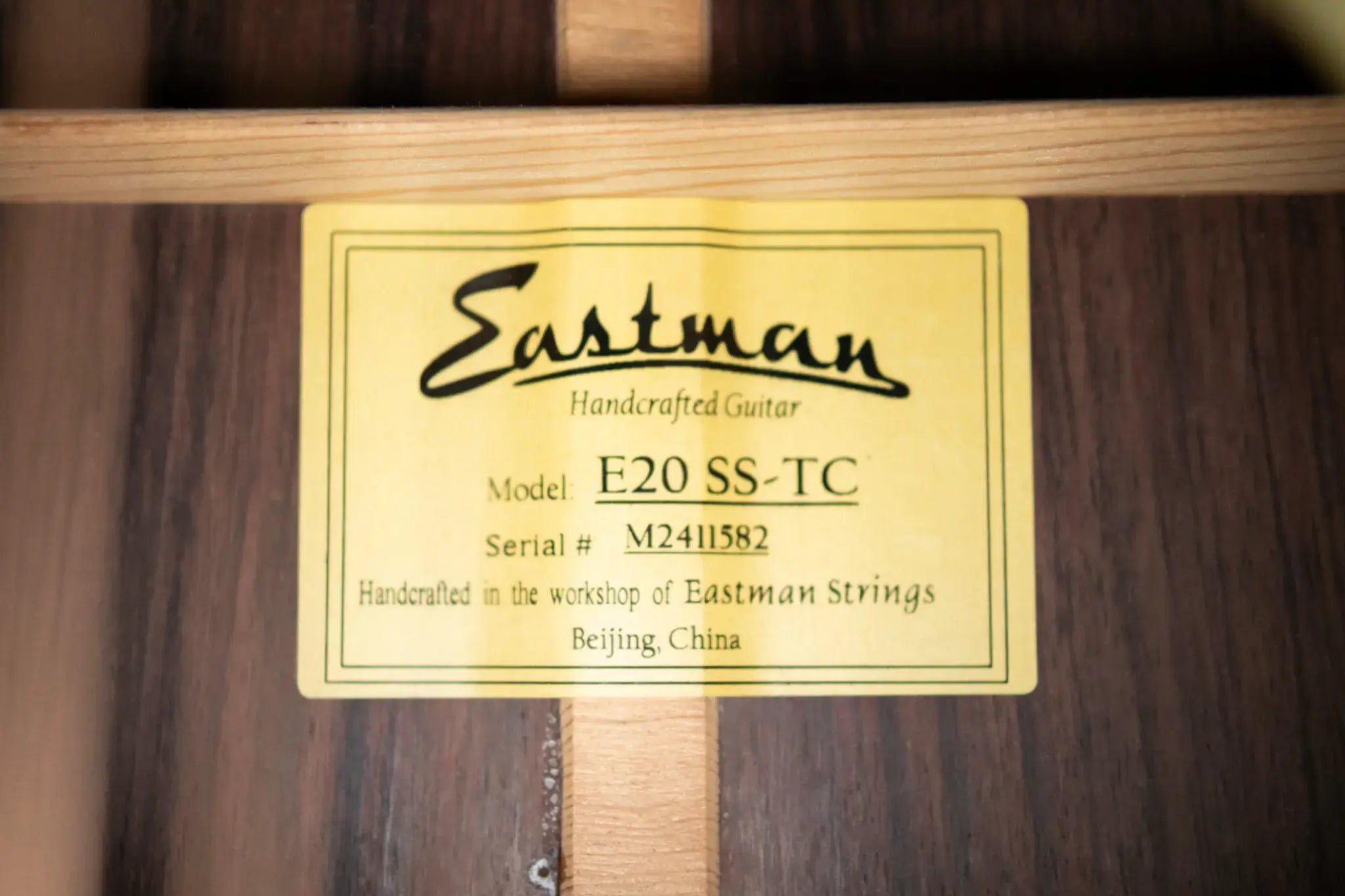 Eastman E20SS-TC Dreadnought Acoustic with Hardshell Case