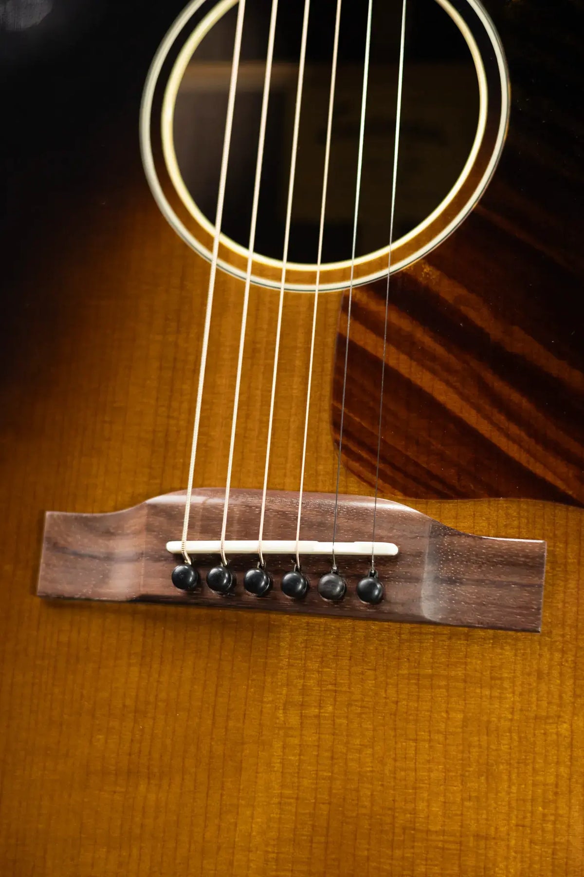 Eastman E20SS-TC Thermo-Cured Dreadnought Acoustic Guitar - Sunburst with Hardshell Case