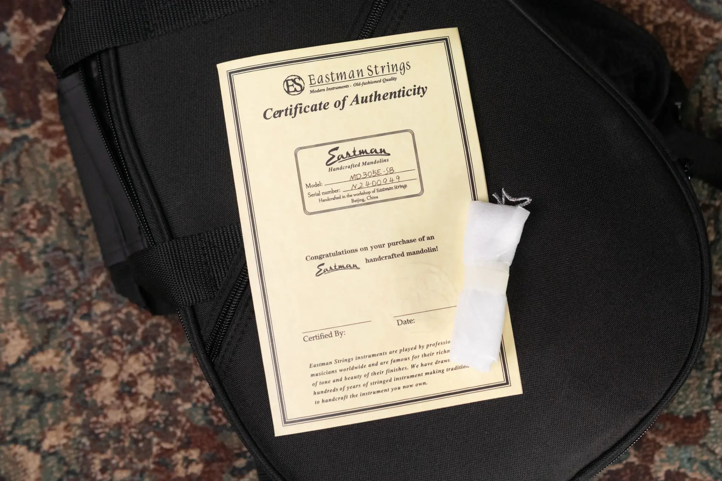 Eastman MD305E-SB A-Style Acoustic/Electric Mandolin - Sunburst with Gig Bag