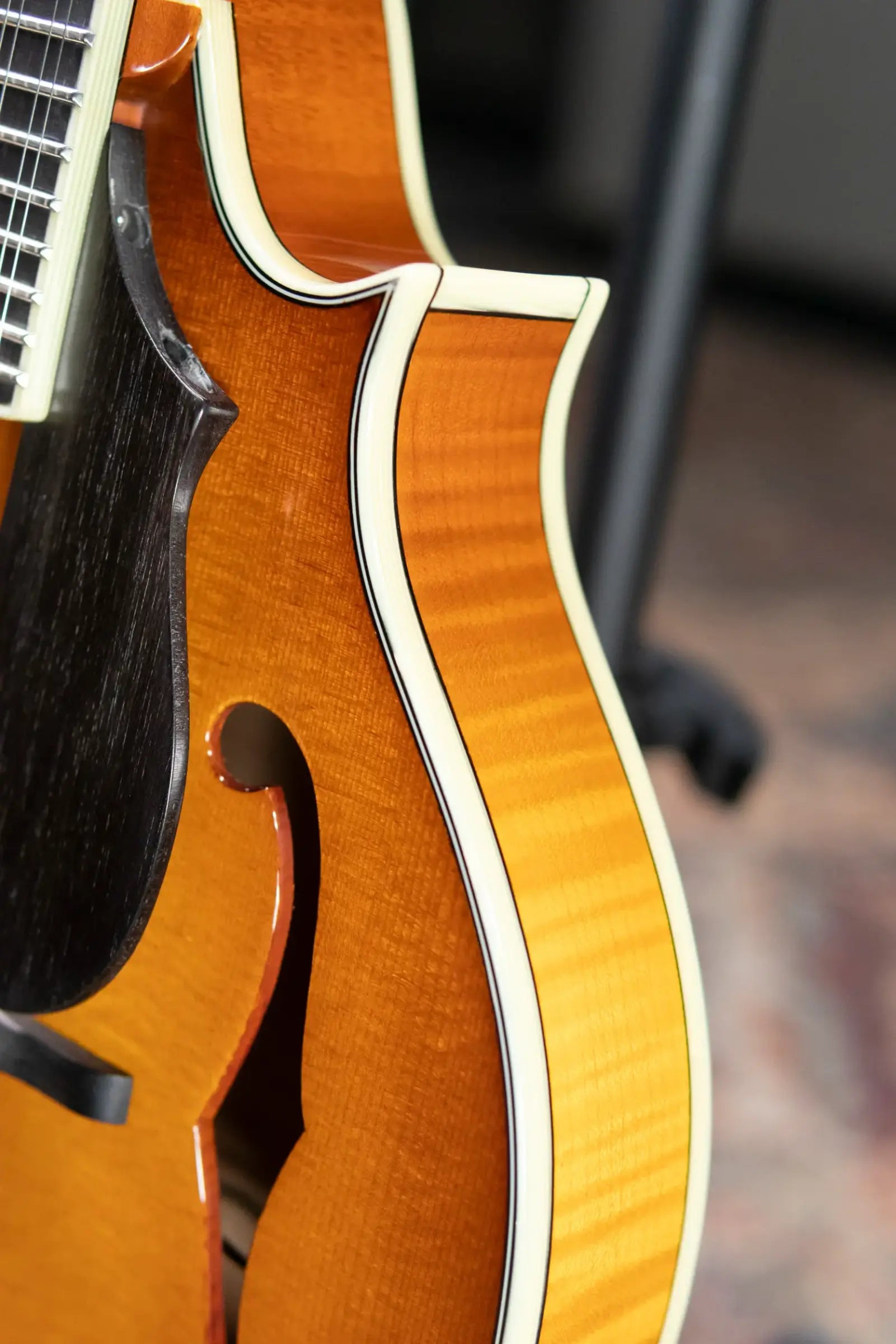Eastman MD615-GB F-Style Acoustic/Electric Mandolin - Goldburst with Hardshell Case