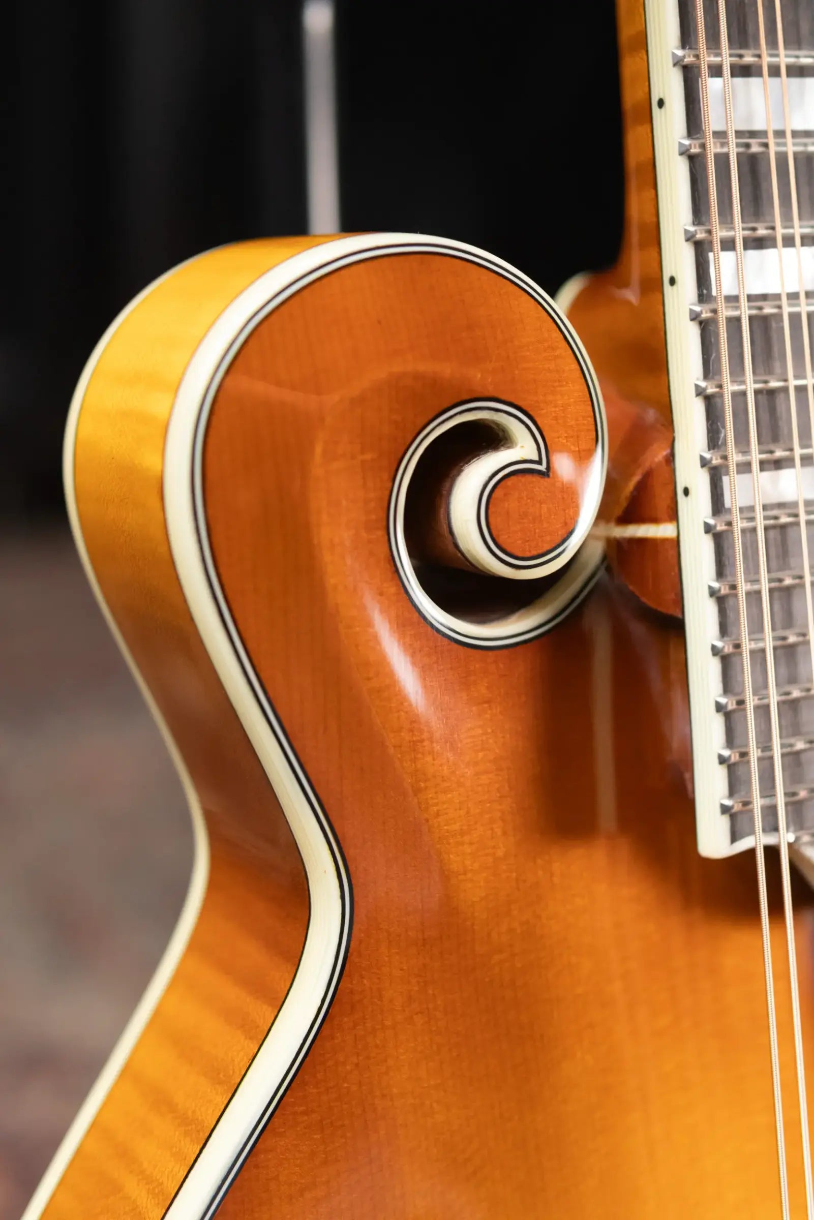 Eastman MD615-GB F Style Mandolin - Goldburst with Hardshell Case