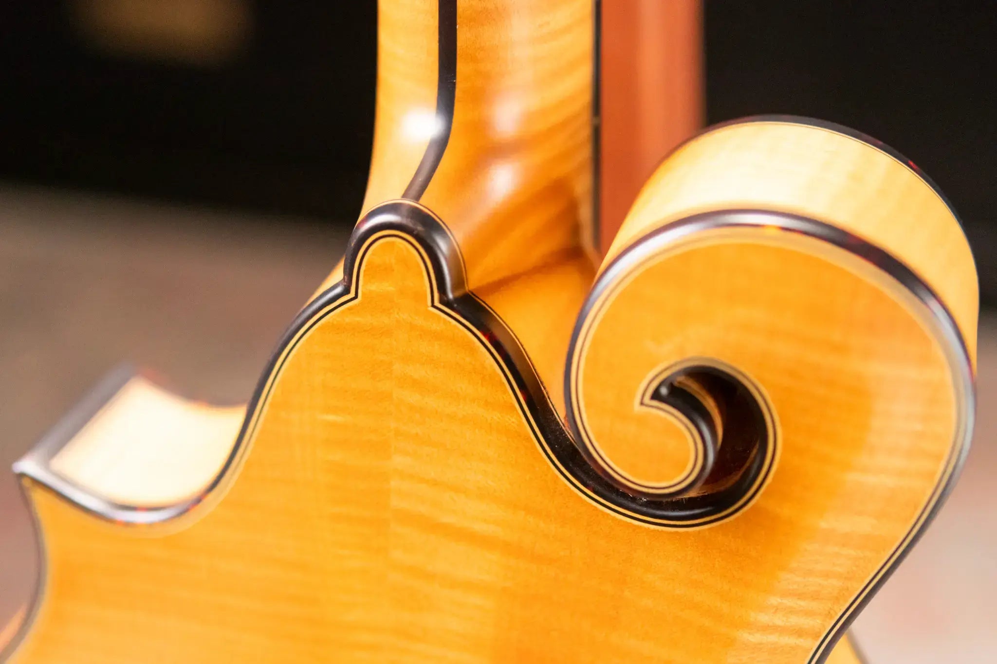 Eastman MD915-BD F-Style Mandolin - Blonde with Hardshell Case