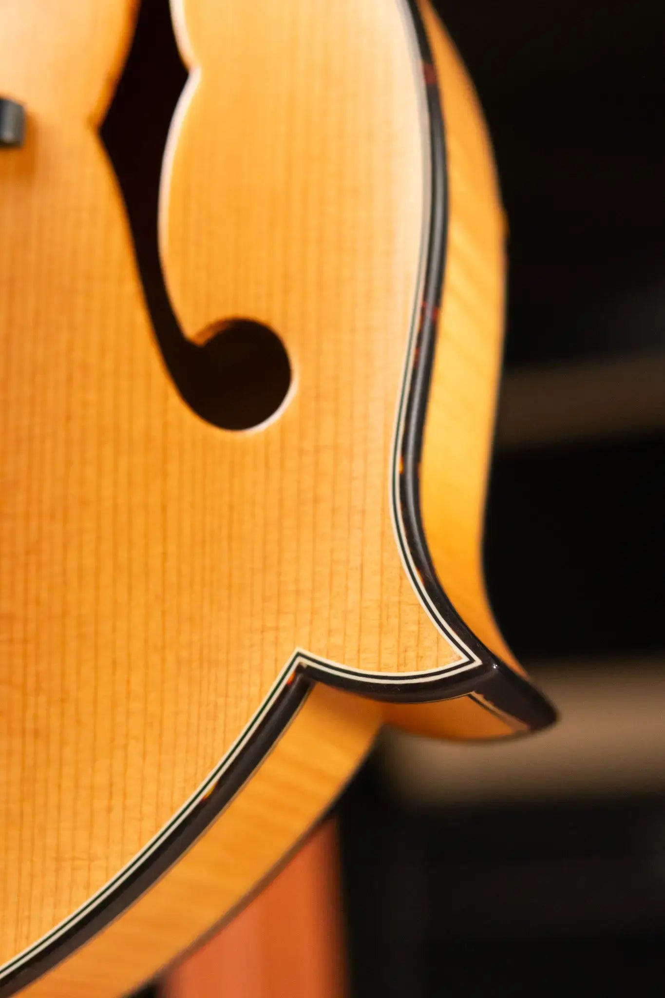 Eastman MD915-BD F-Style Mandolin - Blonde with Hardshell Case