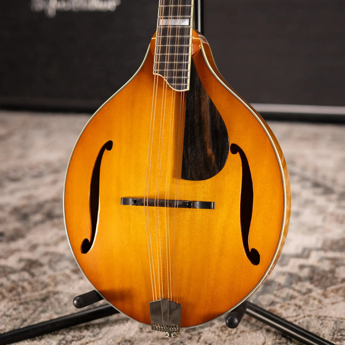 Eastman MDO605-GB A-Style Acoustic/Electric Octave Mandolin - Goldburst with Hardshell Case