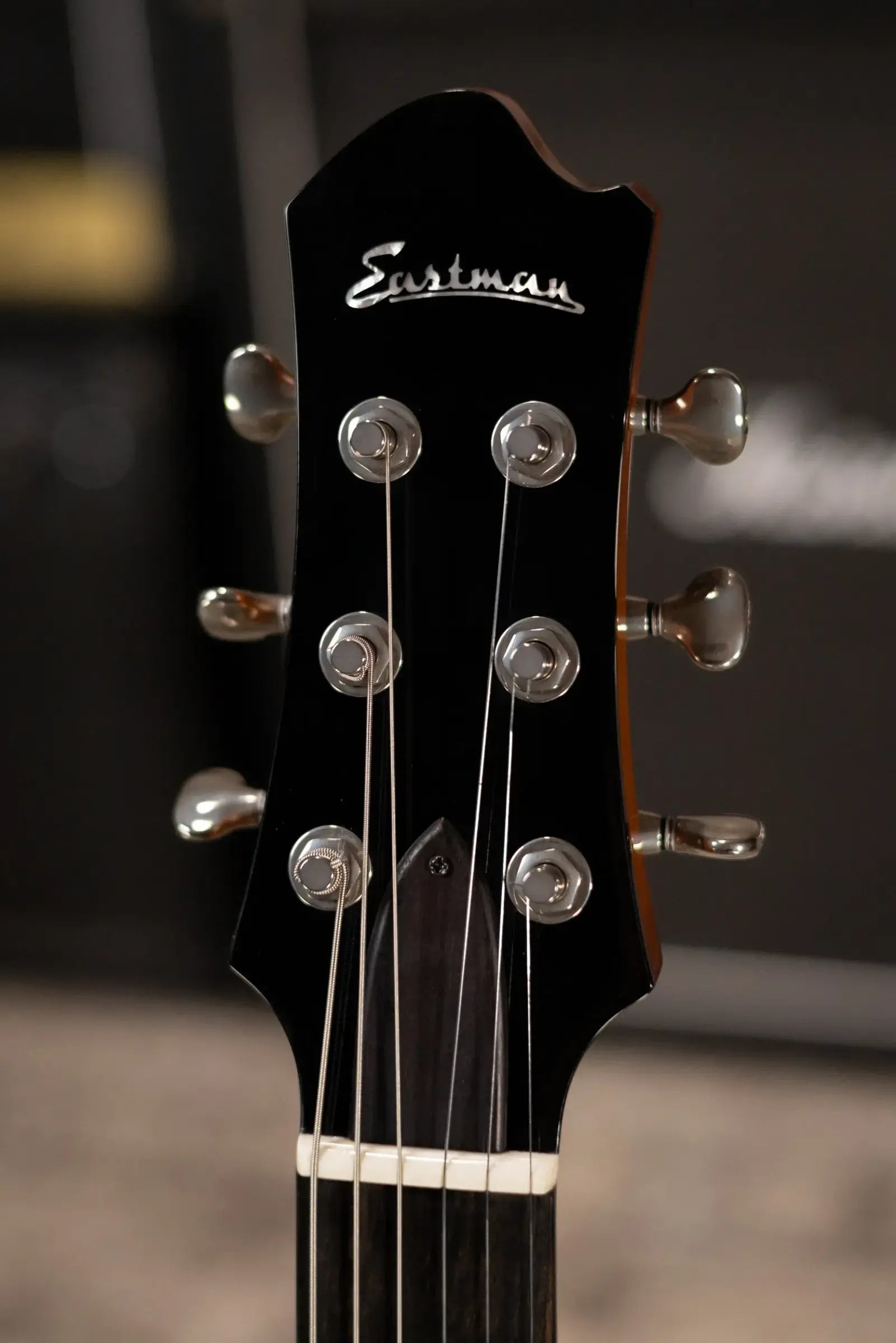 Eastman Romeo Semi-Hollow Electric Guitar - Goldburst with Hardshell Case