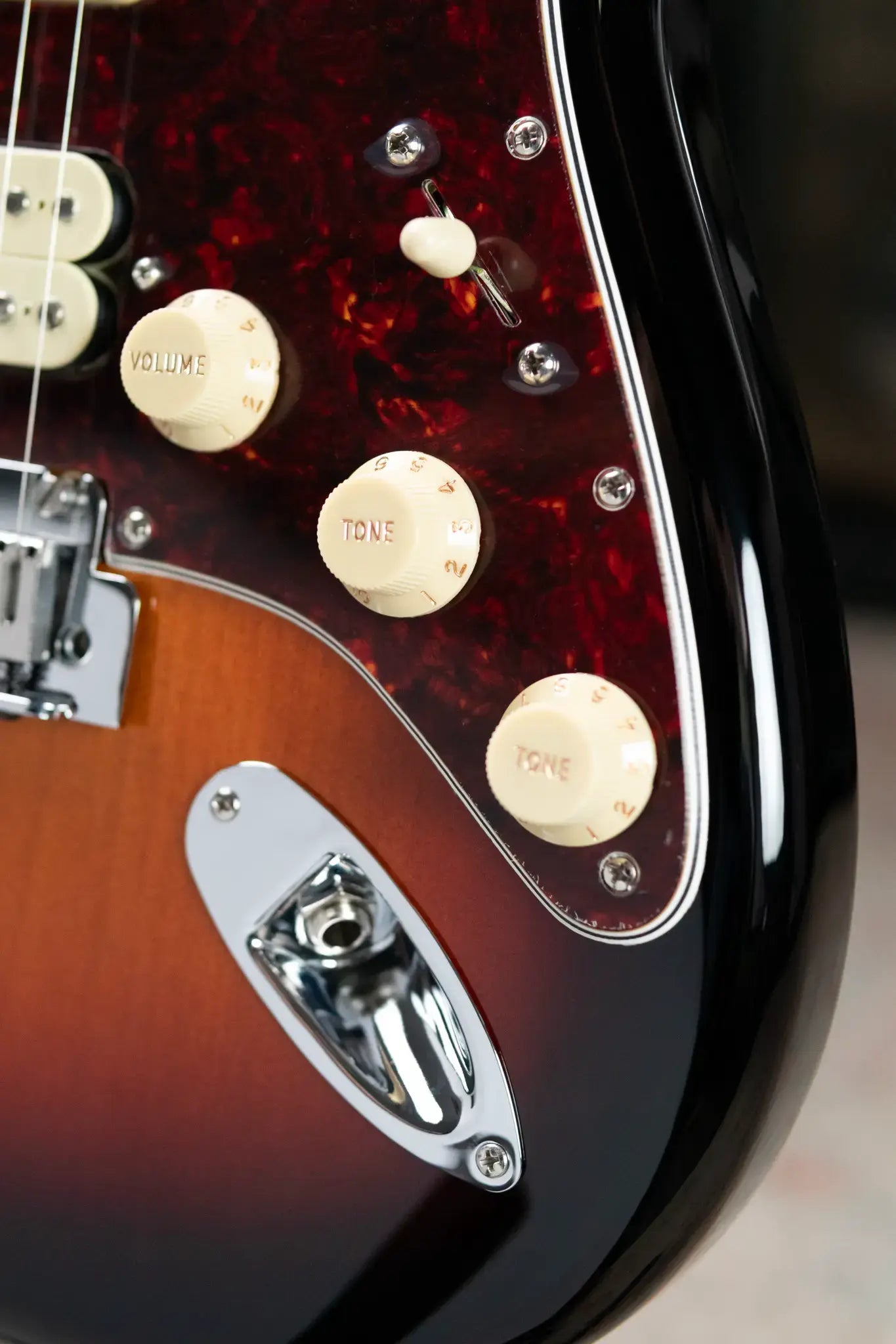 Fender Player II Modified Stratocaster HSS, Maple Fingerboard - 3-Color Sunburst with Deluxe Gig Bag