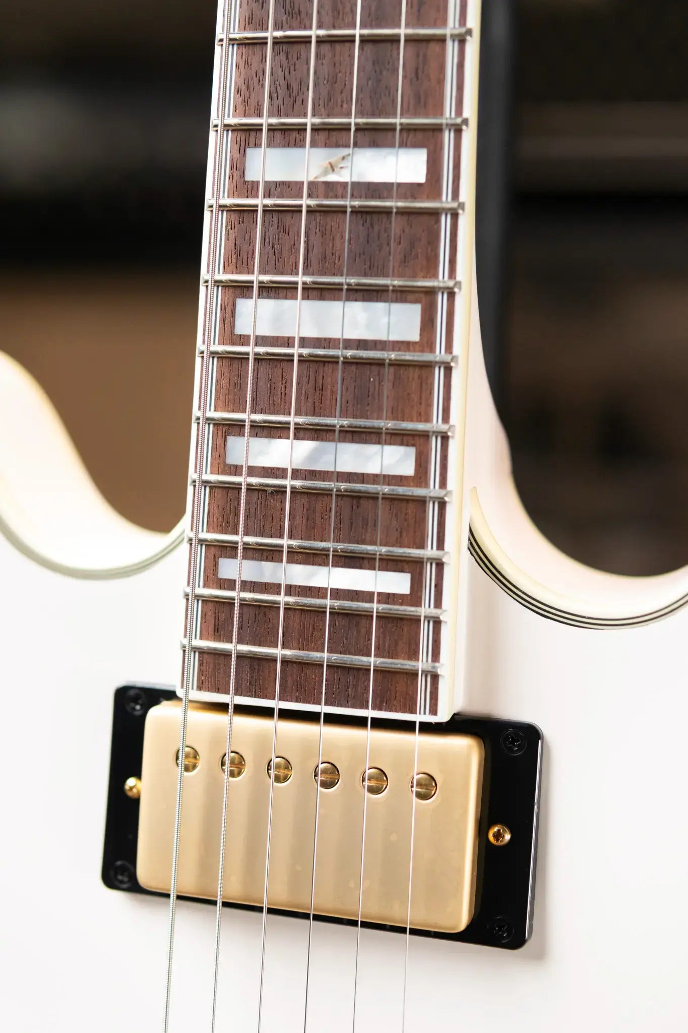 Epiphone Emily Wolfe "White Wolf" Sheraton - Aged Bone White with EpiLite Case