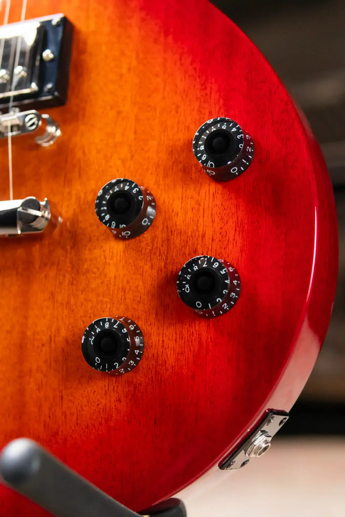 Epiphone Les Paul Tribute Electric Guitar - Heritage Cherry Sunburst