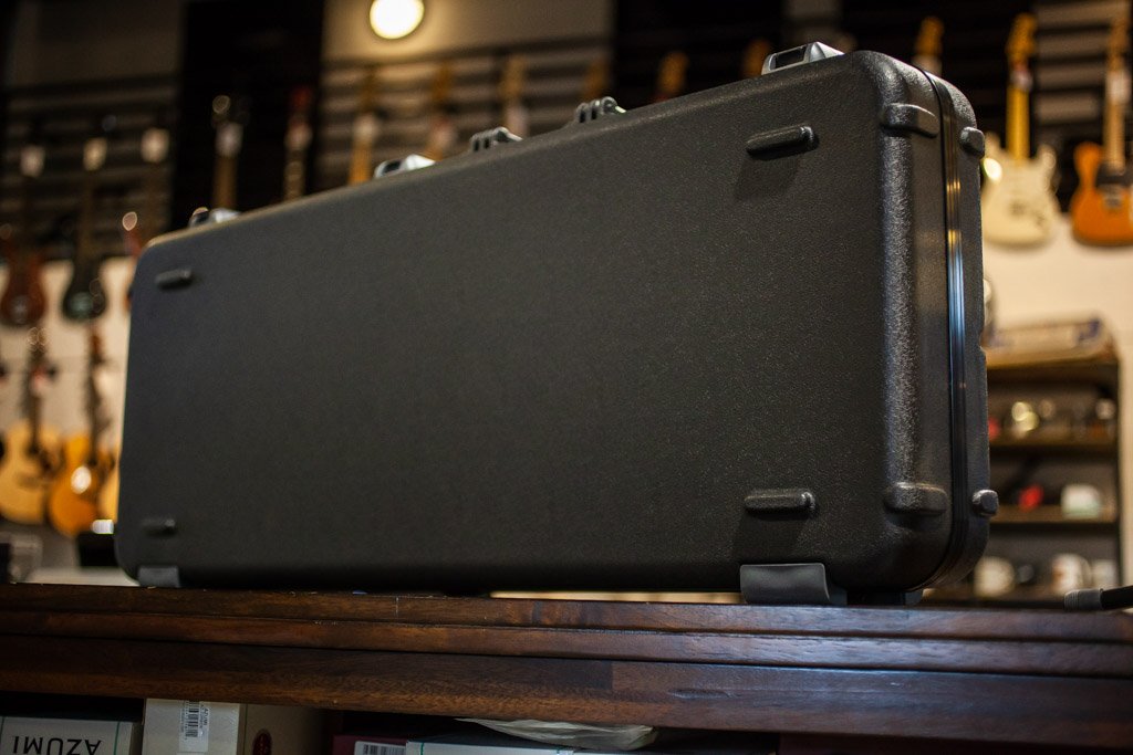 Fender Deluxe Molded Hardshell Case - Black/Grey Interior - Stratocaster/Telecaster