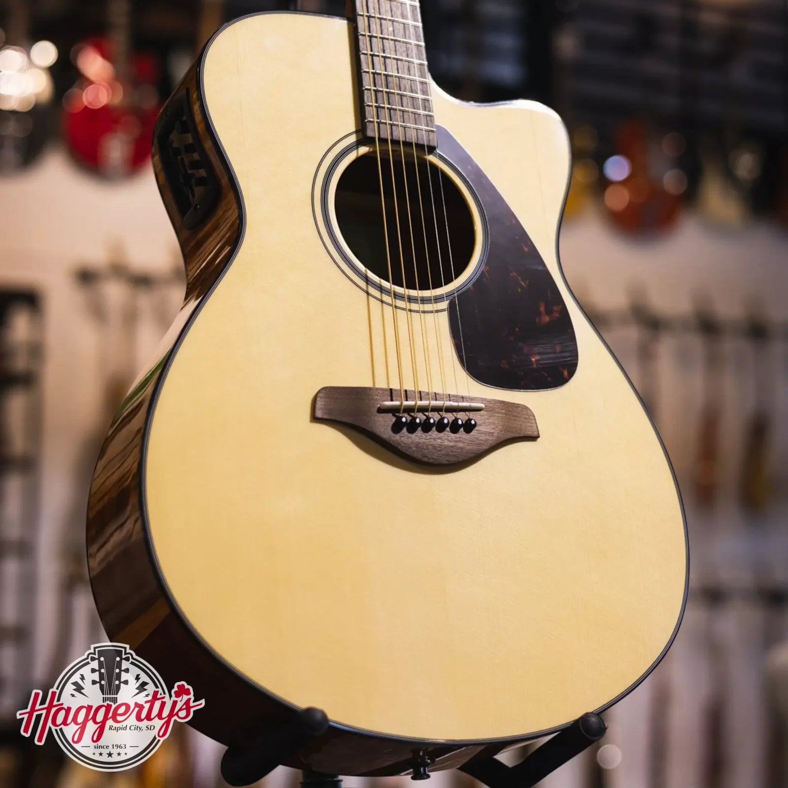 Yamaha FSX800C Small Body Acoustic-Electric Guitar - Natural