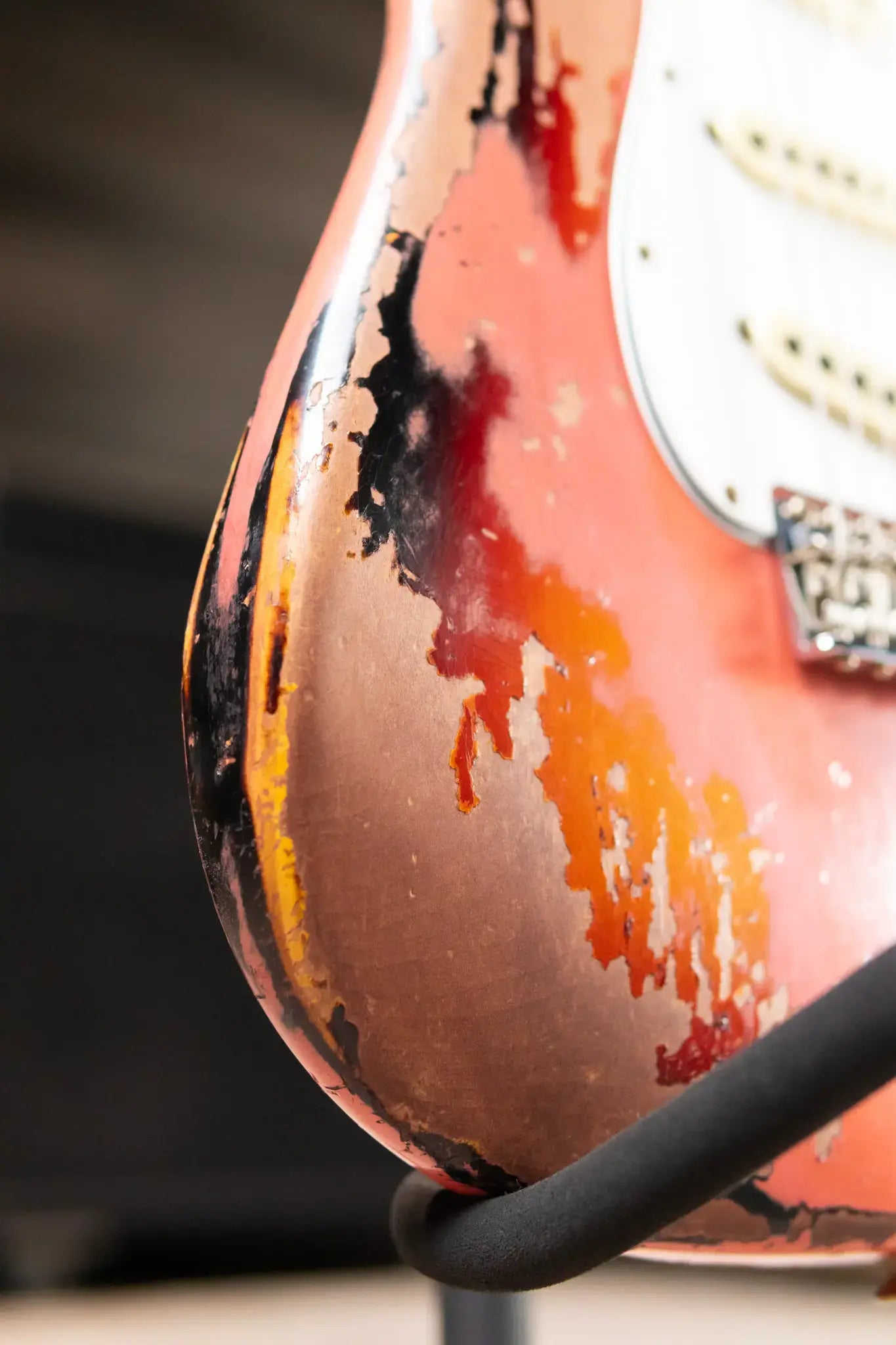 Fender 1965 Stratocaster Super Heavy Relic Electric Guitar - Super Faded Aged Tahitian Coral over 3-Color Sunburst with Hardshell Case