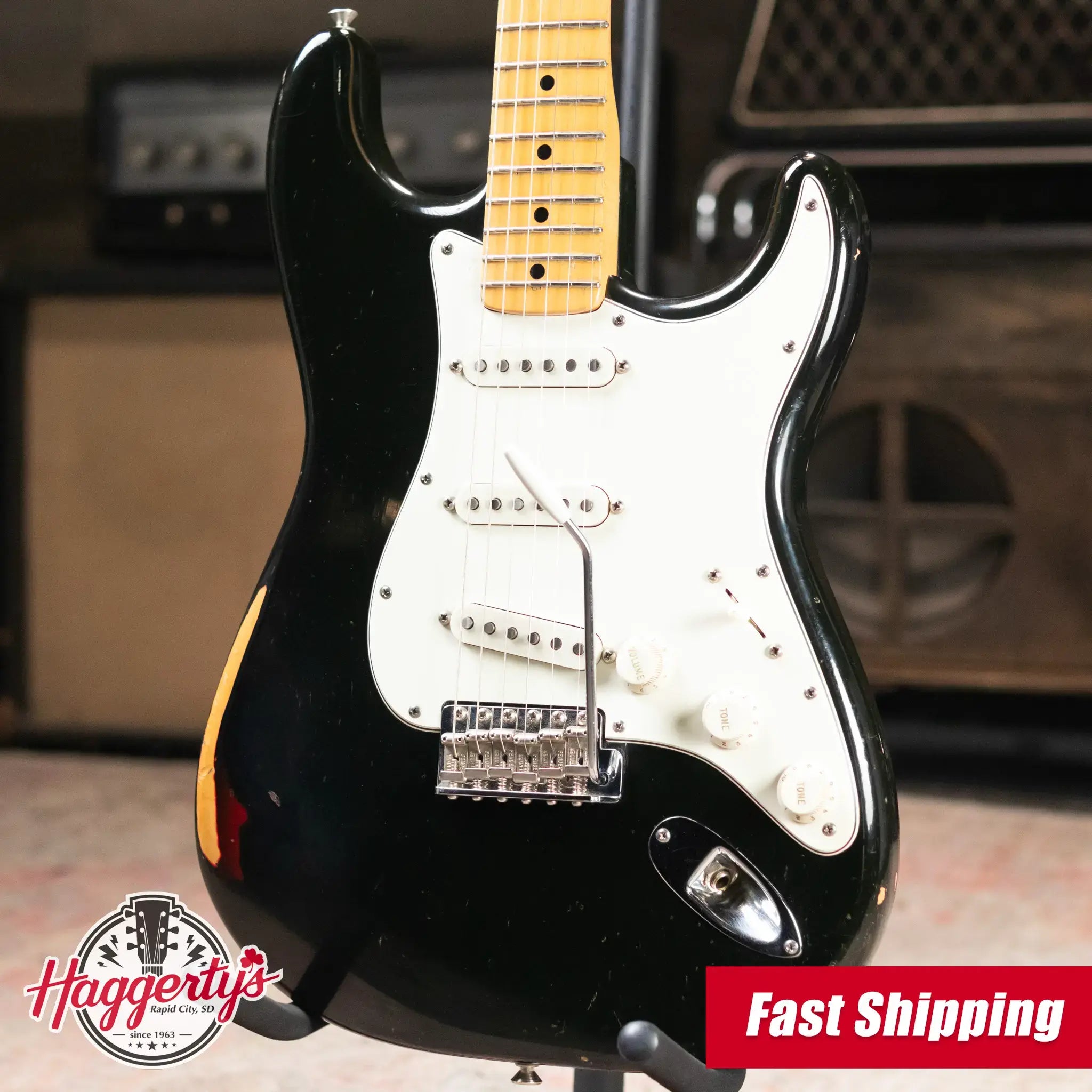 Fender 1975 Traditional Stratocaster Black with Hardshell Case - Used