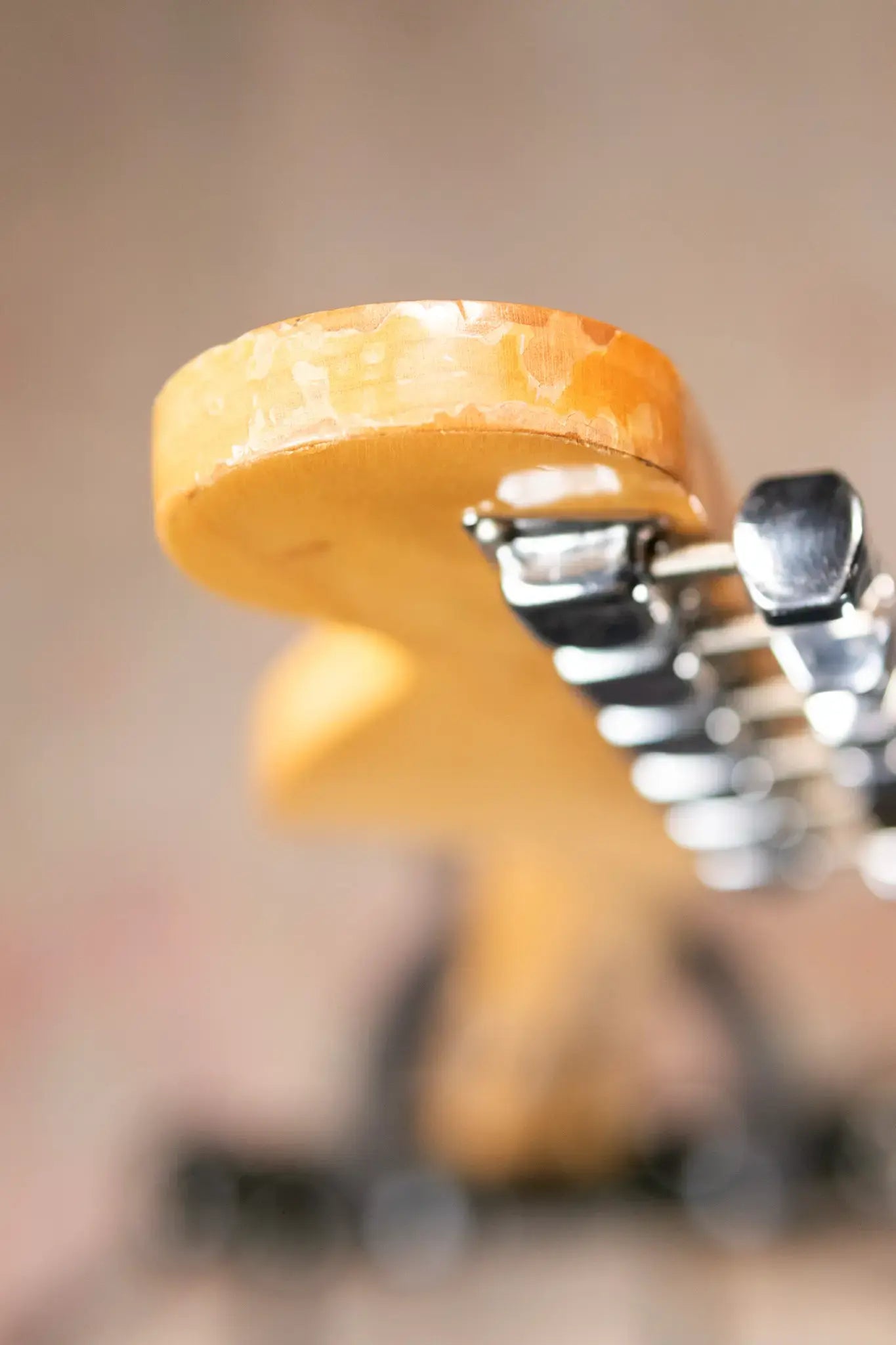 Fender 1975 Traditional Stratocaster Black with Hardshell Case - Used